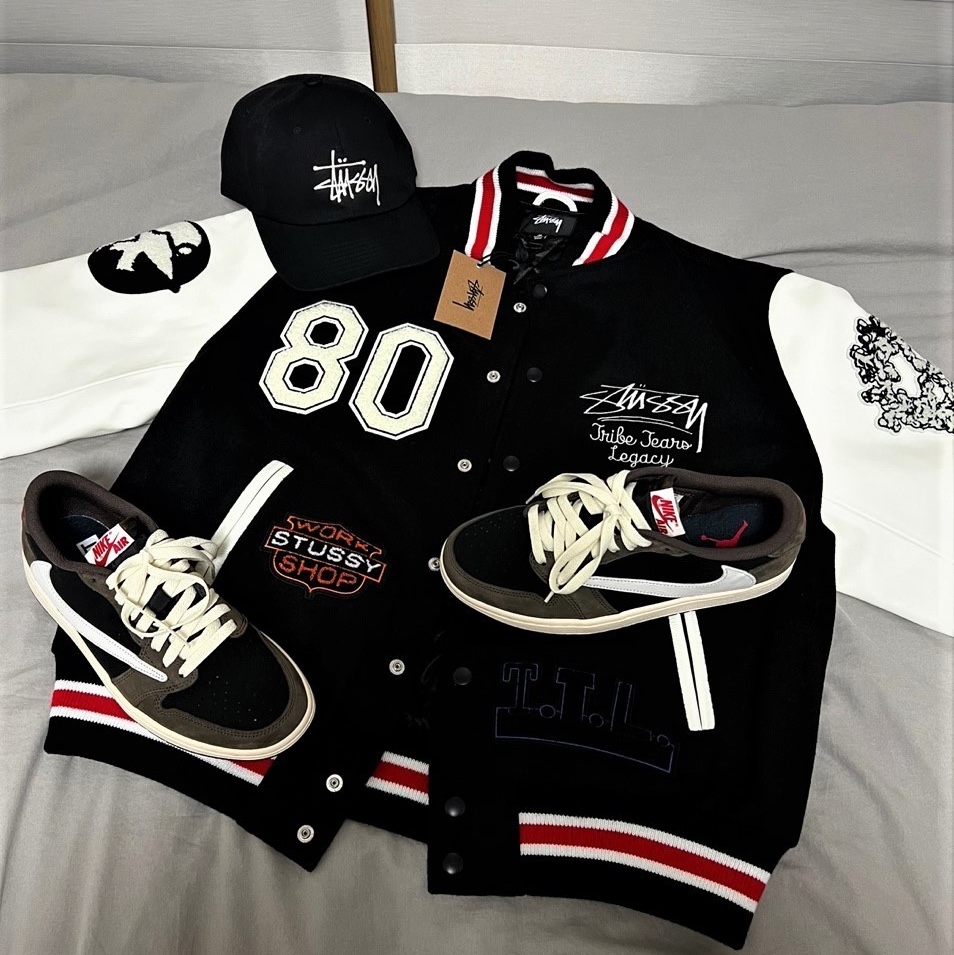 Stussy x Our Legacy x Denim Tears TTL Varsity Jacket Black, Jordan 1 x Travis Scott Retro Low OG SP Mocha 착용 스타일