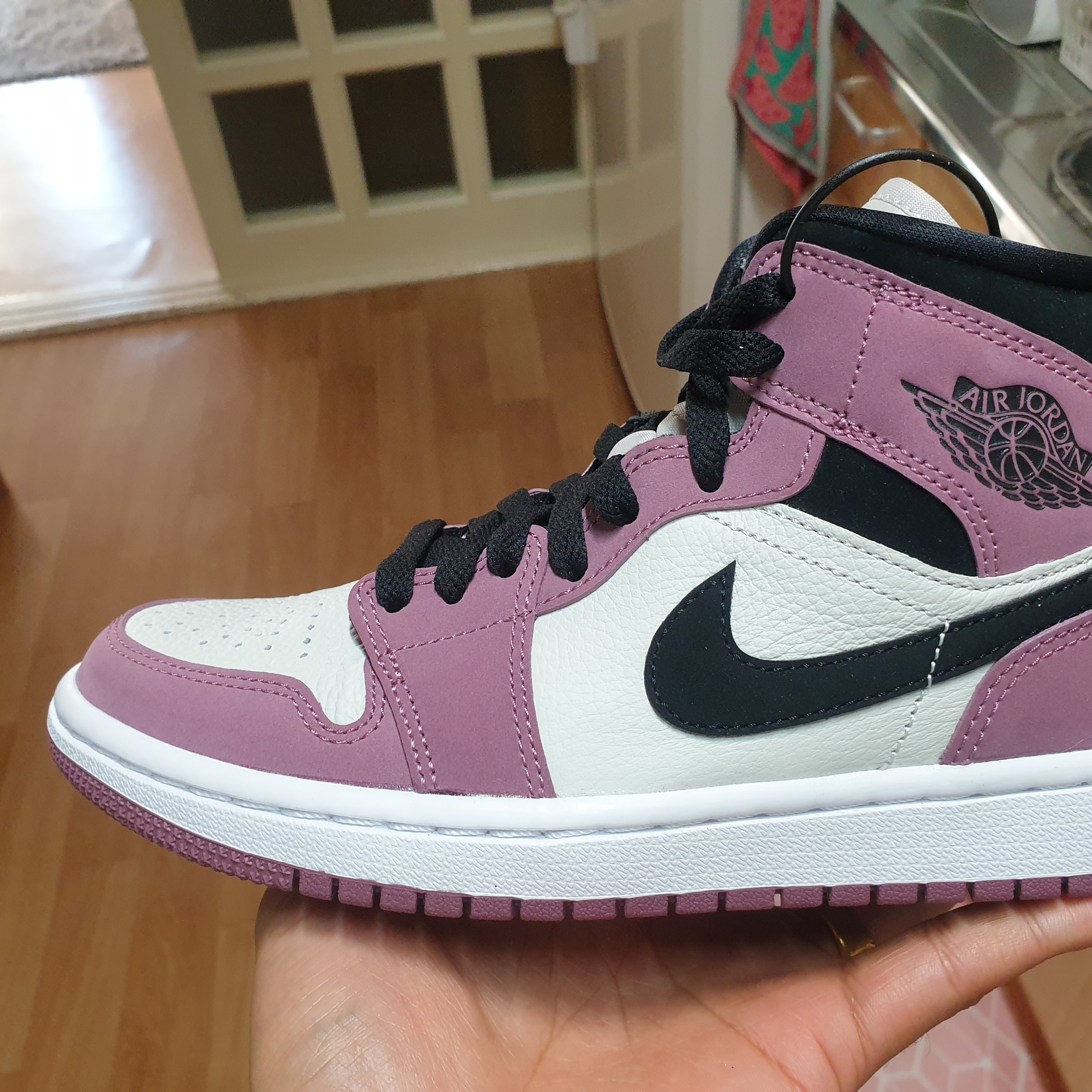 (W) Jordan 1 Mid SE Light Mulberry 착용 스타일 - 2