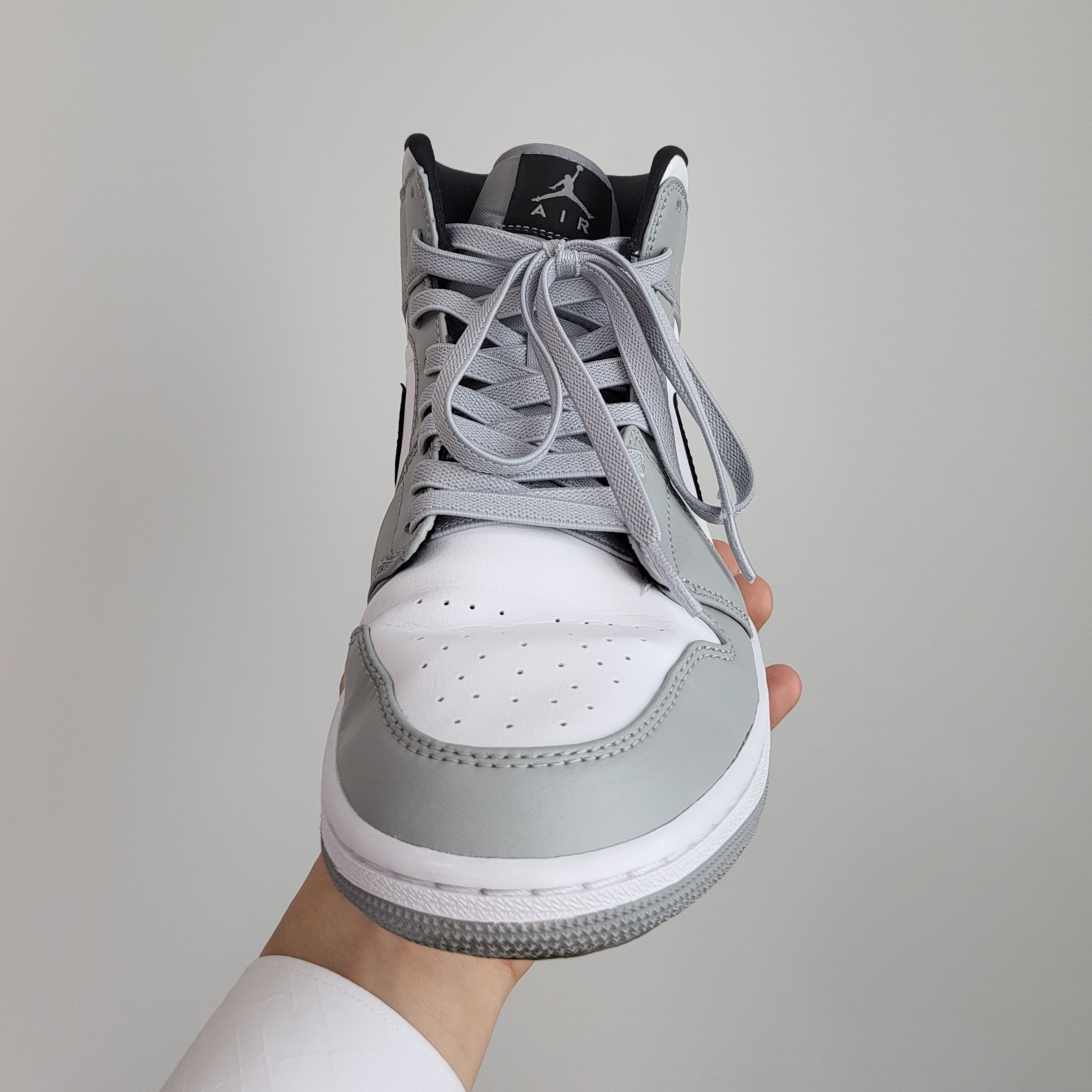 Jordan 1 Mid Light Smoke Grey, (GS) Jordan 1 Mid Light Smoke Grey 착용 스타일 - 2