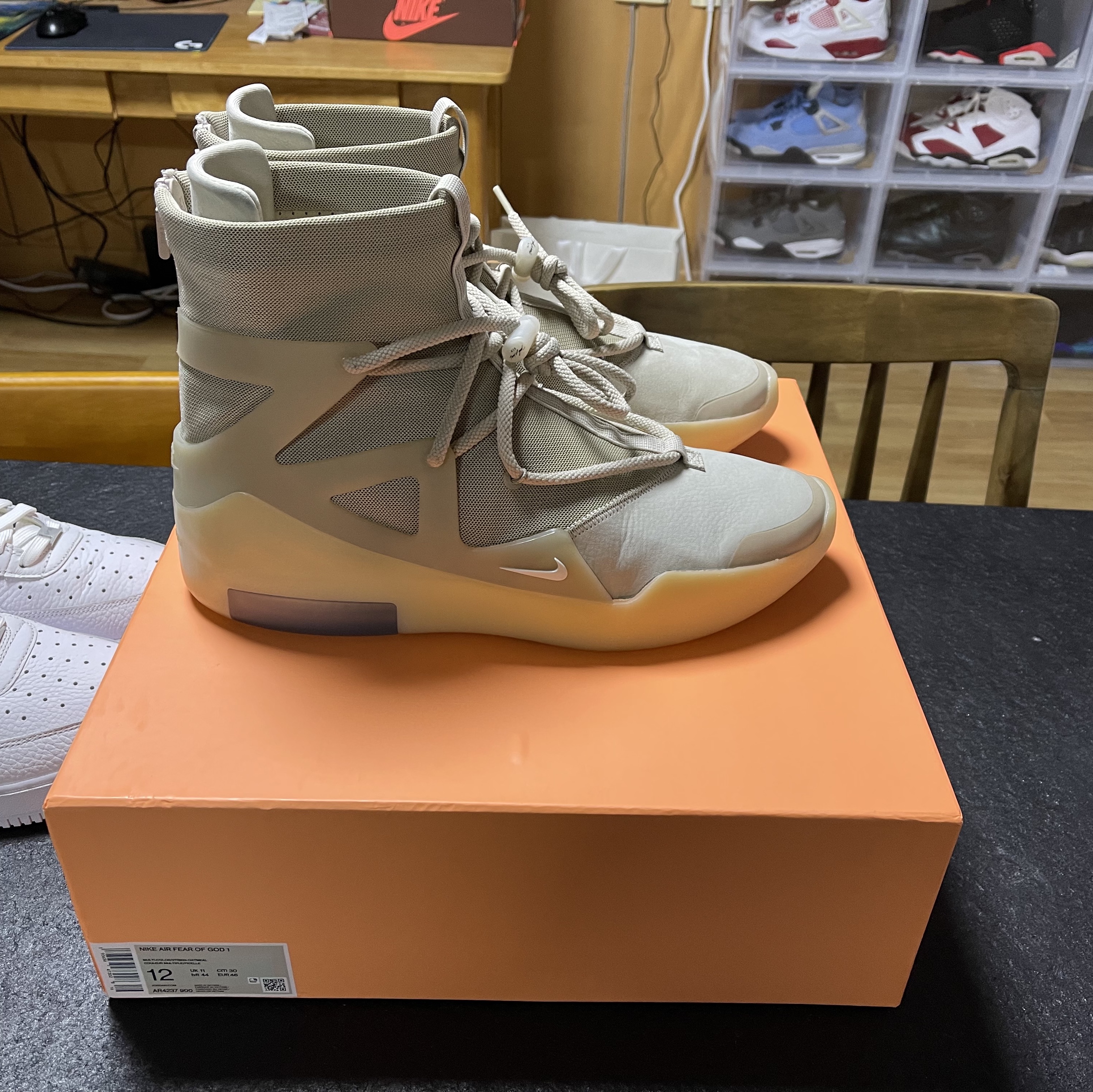 Nike x Fear of God Air Fear of God 1 Oatmeal, Nike Air Force 1 '07 Craft Triple White 착용 스타일 - 2