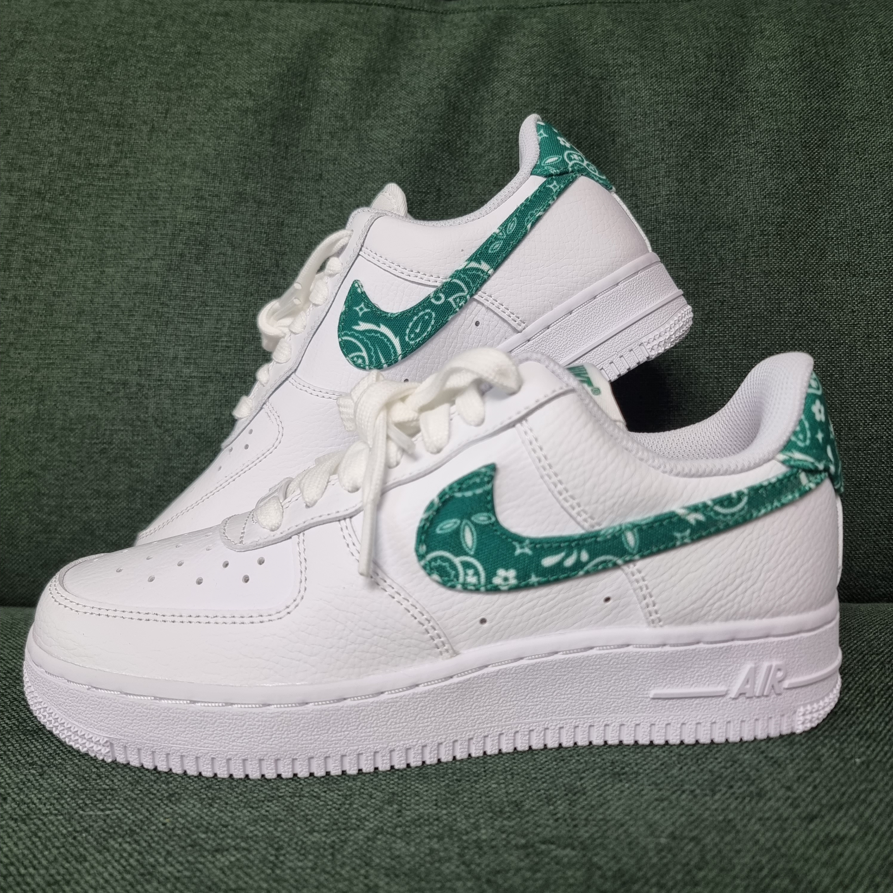 (W) Nike Air Force 1 '07 Essential Paisley Swoosh White Malachite 착용 스타일