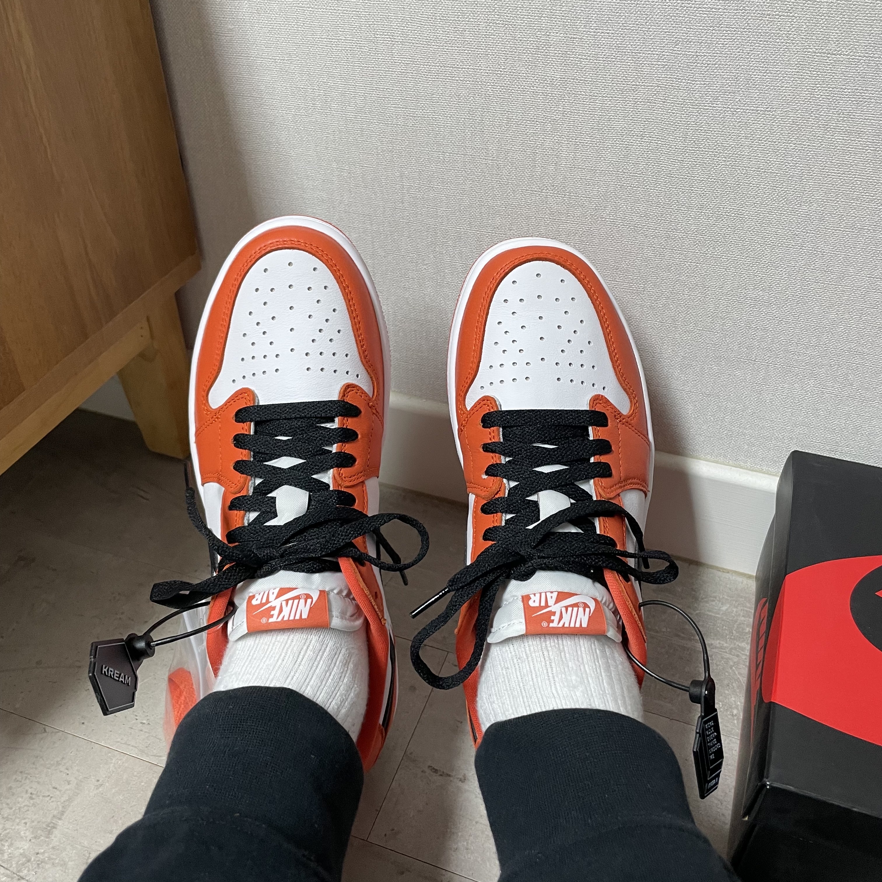 Jordan 1 Low OG Starfish 착용 스타일 - 3