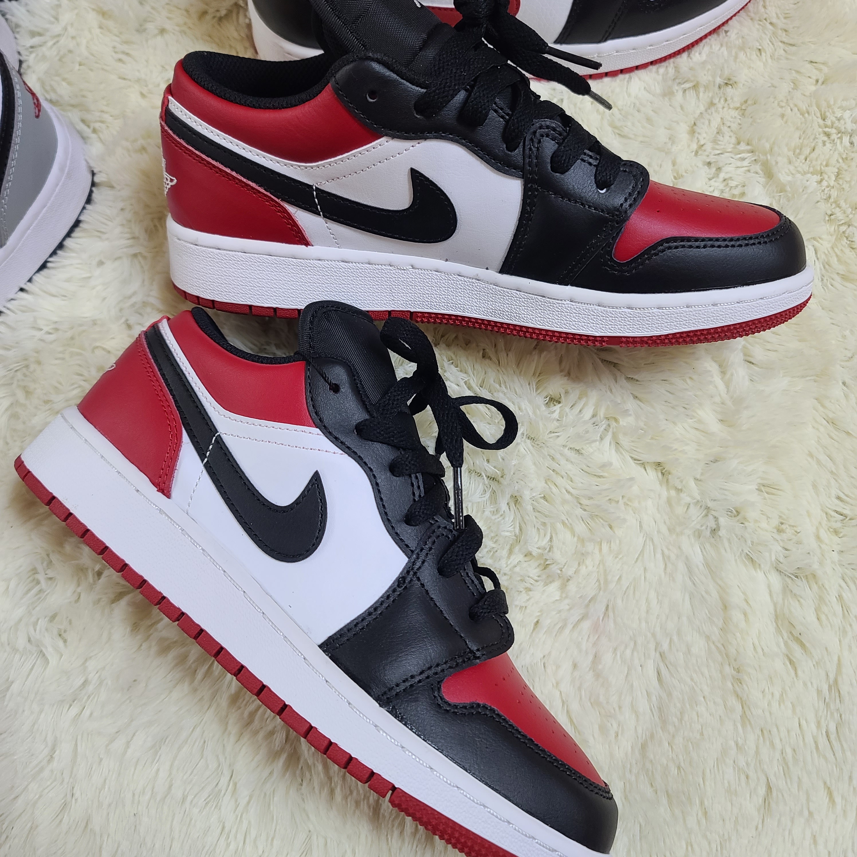 (GS) Jordan 1 Low Bred Toe 착용 스타일 - 1