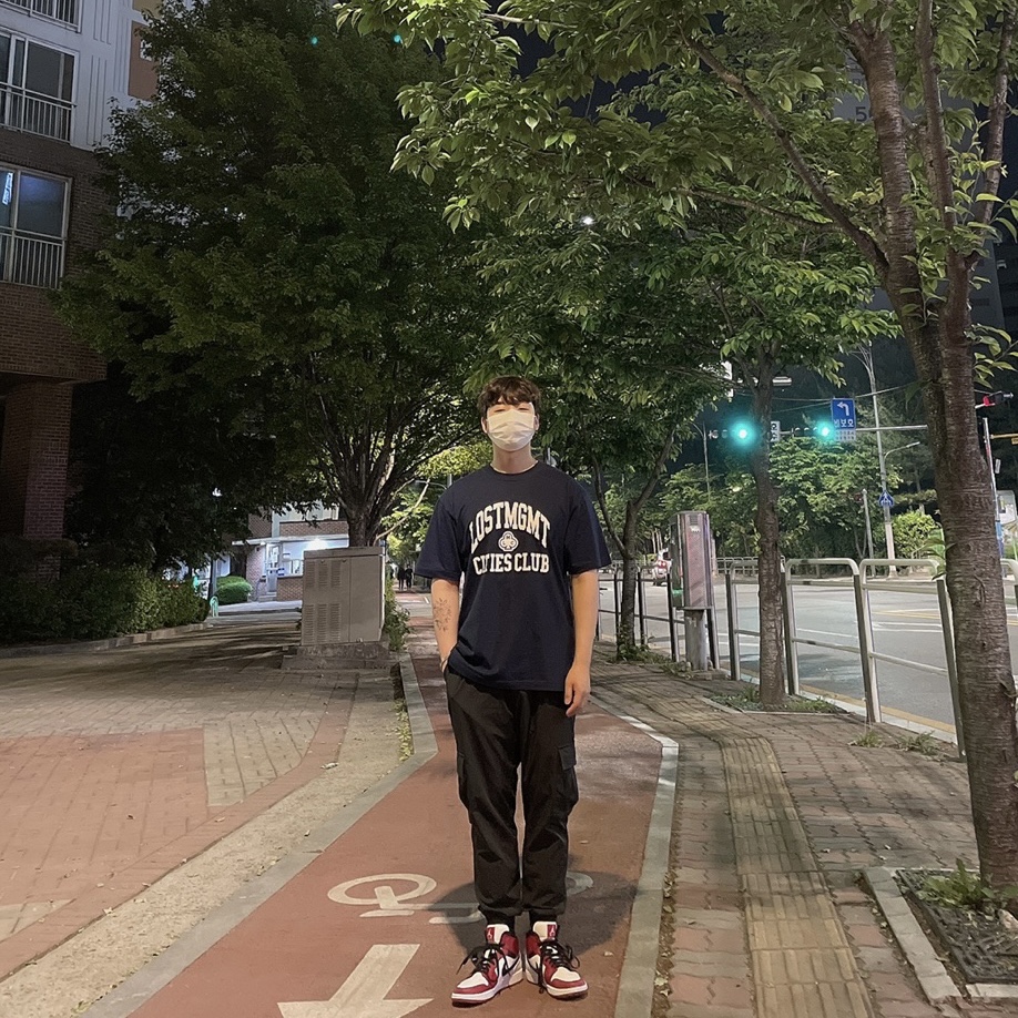 Jordan 1 Mid Chicago 2020 착용 스타일 - 1