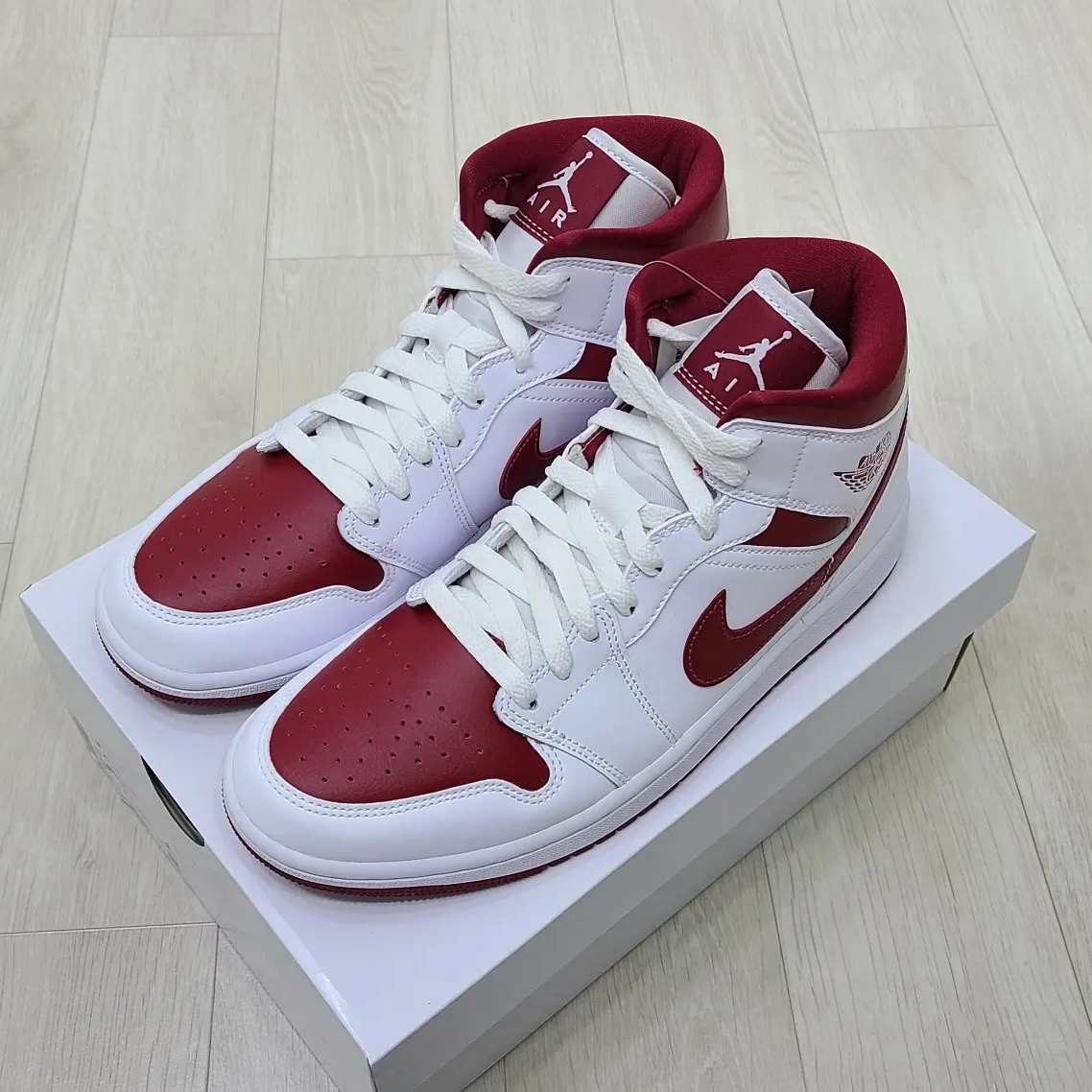 (W) Jordan 1 Mid Championship Red 착용 스타일 - 2