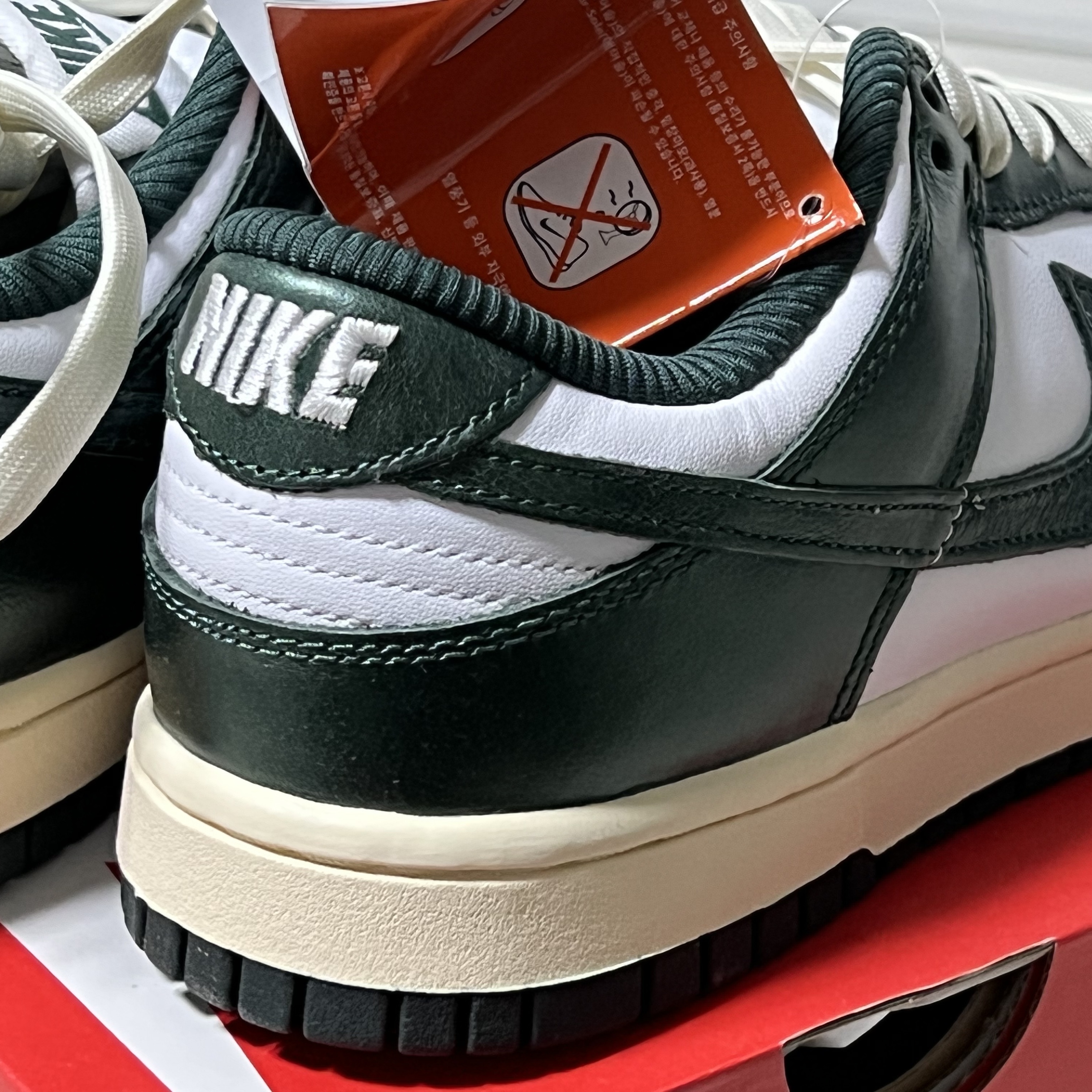 (W) Nike Dunk Low Vintage Green 착용 스타일 - 3