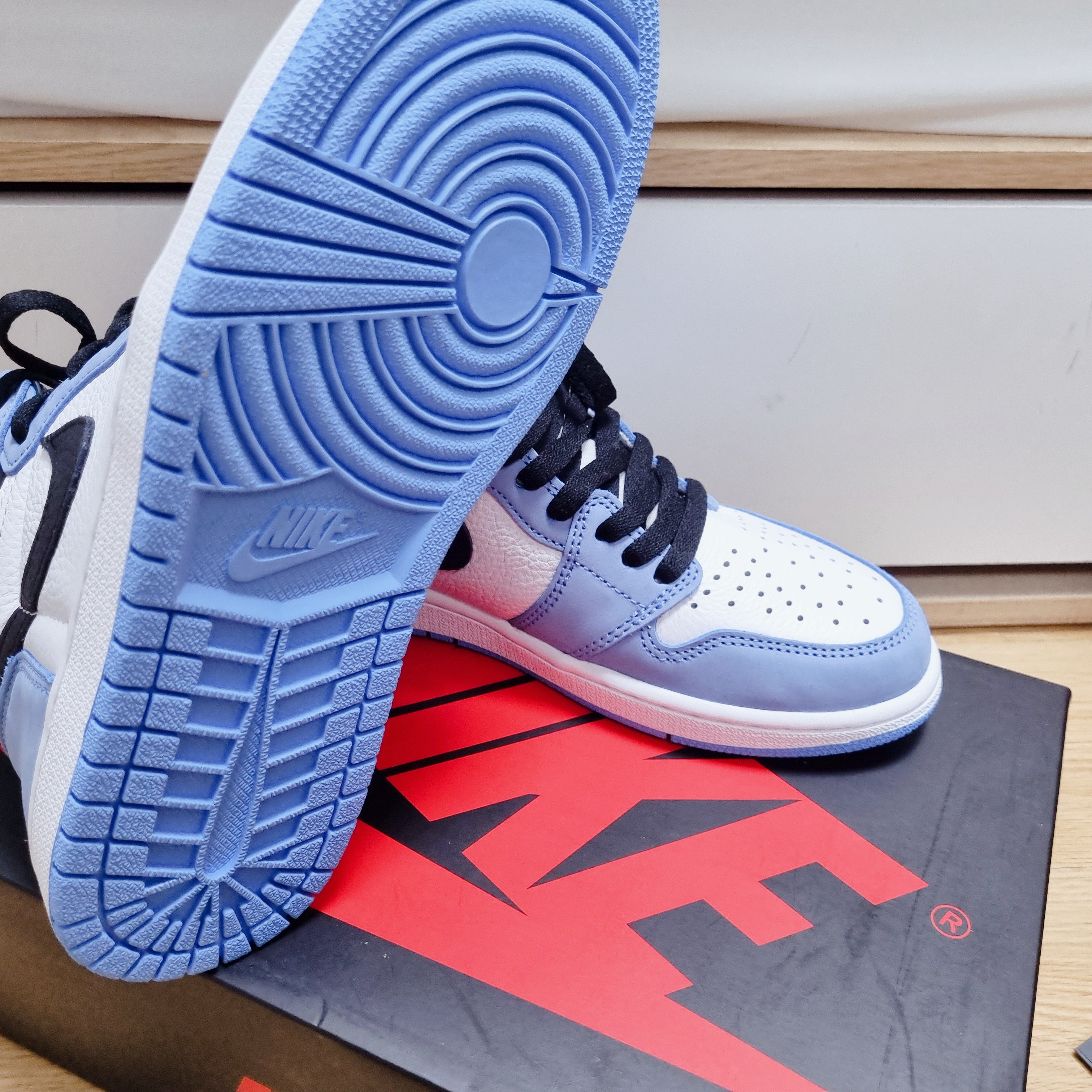 Jordan 1 Retro High OG University Blue 착용 스타일