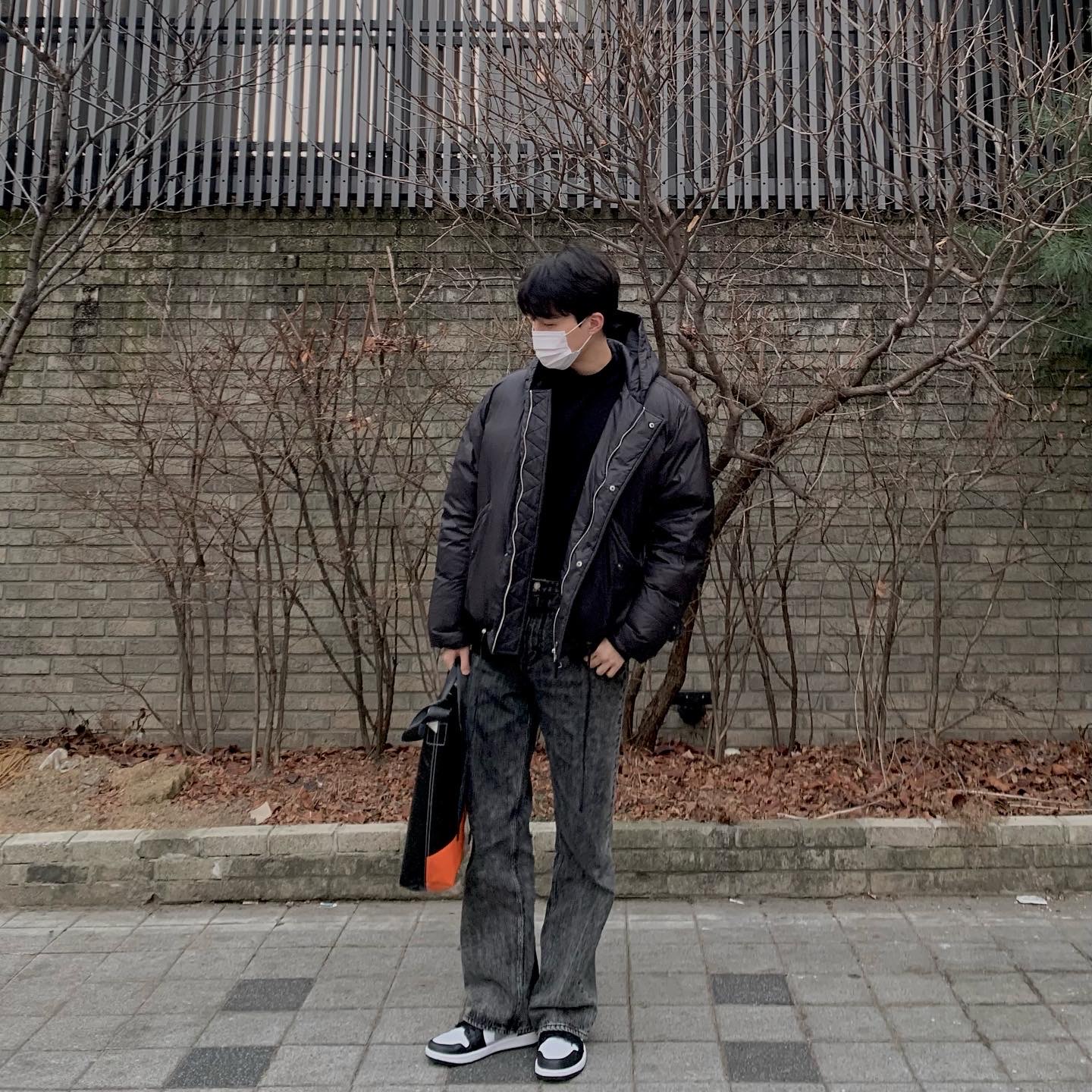 Jordan 1 Low Black Particle Grey 착용 스타일