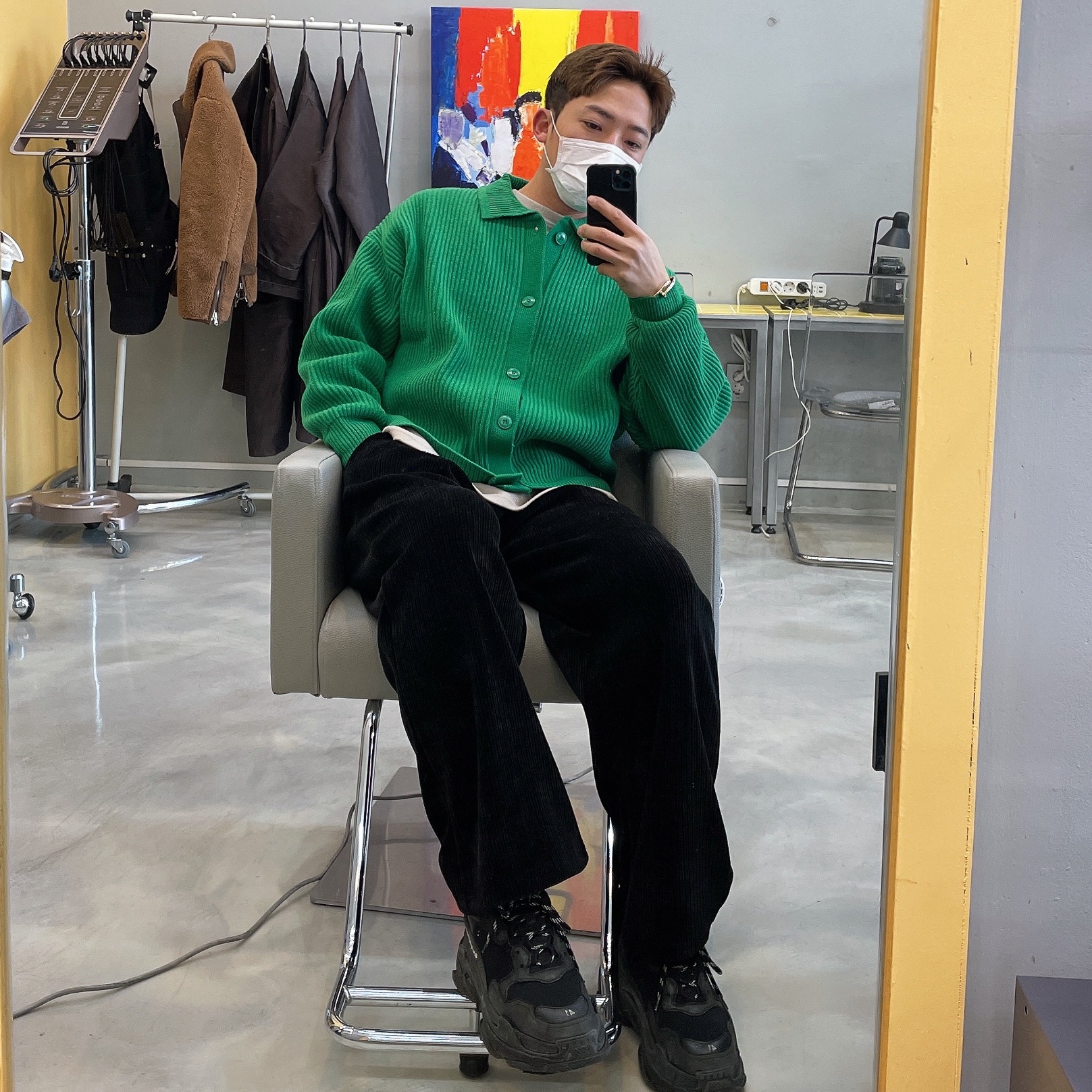 Balenciaga Triple S Triple Black 2018 Reissue (Pre-Distressed) 착용 스타일