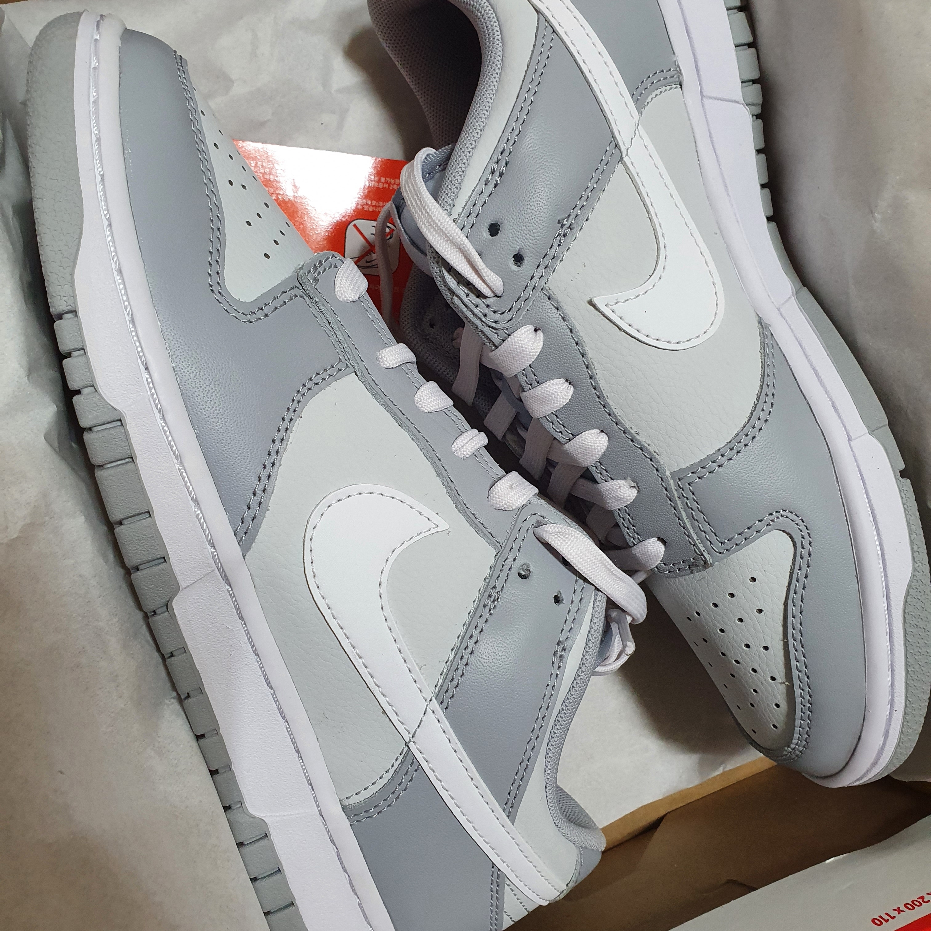 (W) Jordan 1 Low White Wolf Grey, Nike Dunk Low Retro Wolf Grey 착용 스타일 - 2
