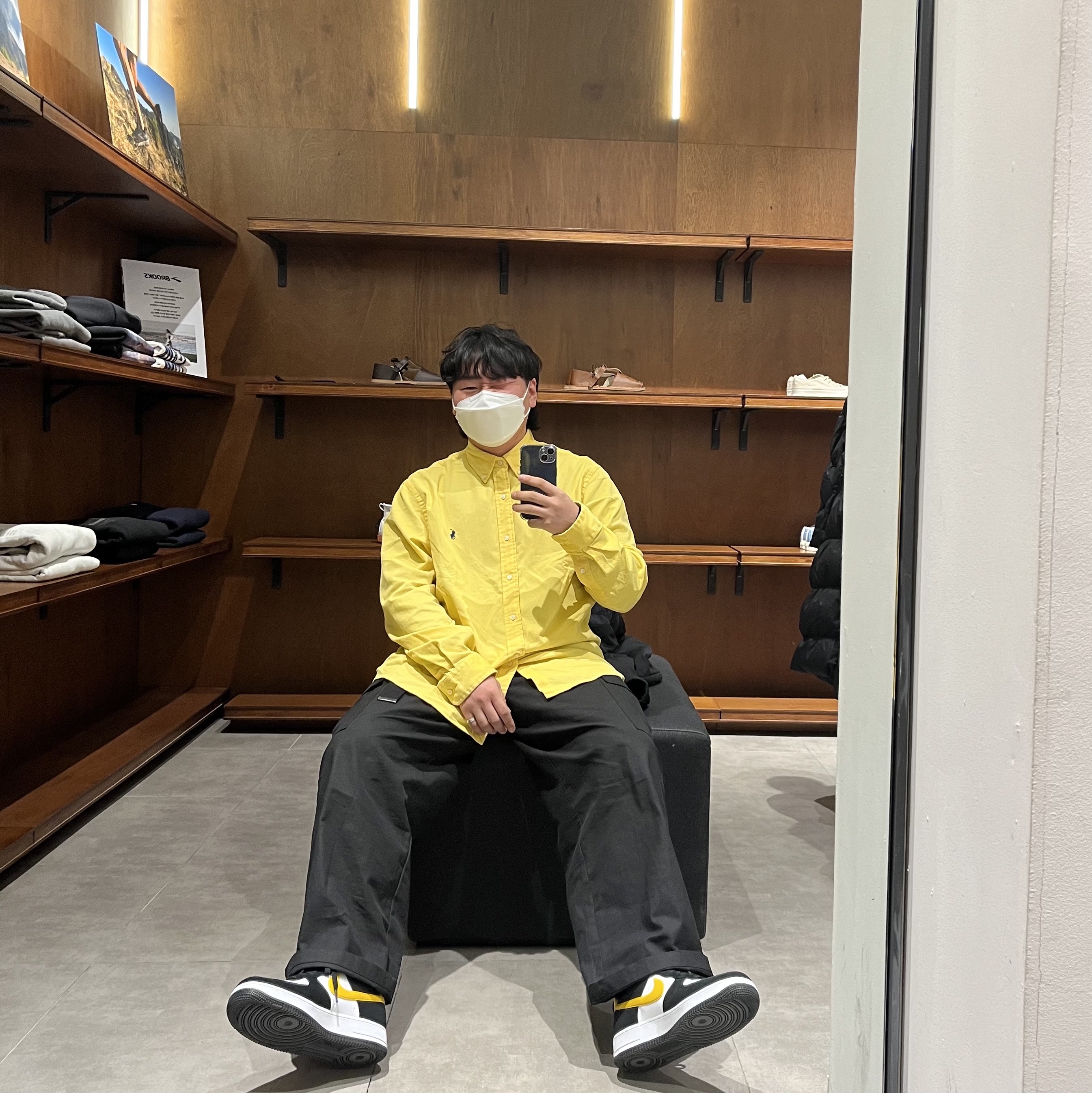 Nike Air Force 1 '07 LV8 Athletic Club Black Dark Sulfur 착용 스타일
