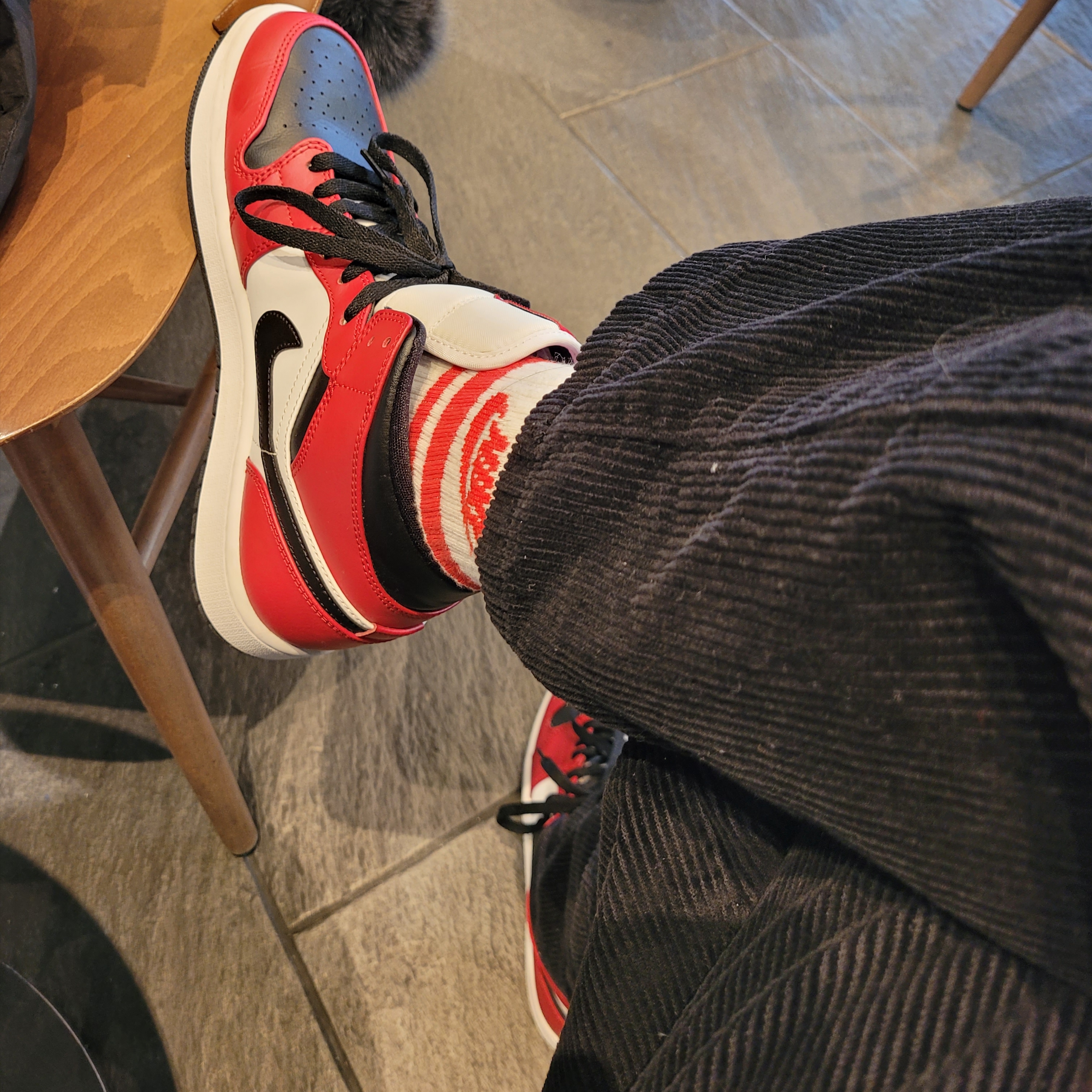 Jordan 1 Mid Chicago Black Toe 착용 스타일