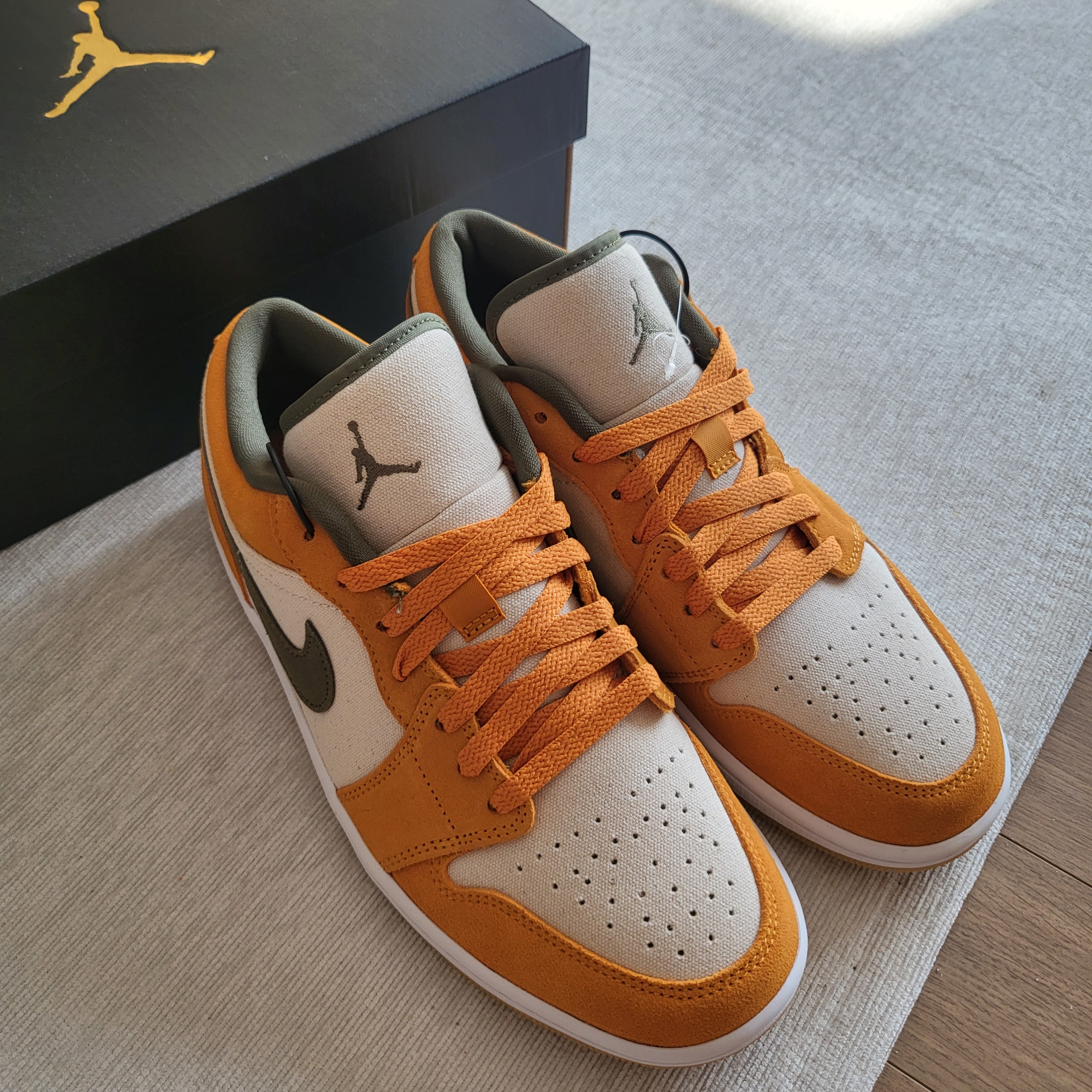 Jordan 1 Low SE Light Curry 착용 스타일 - 4