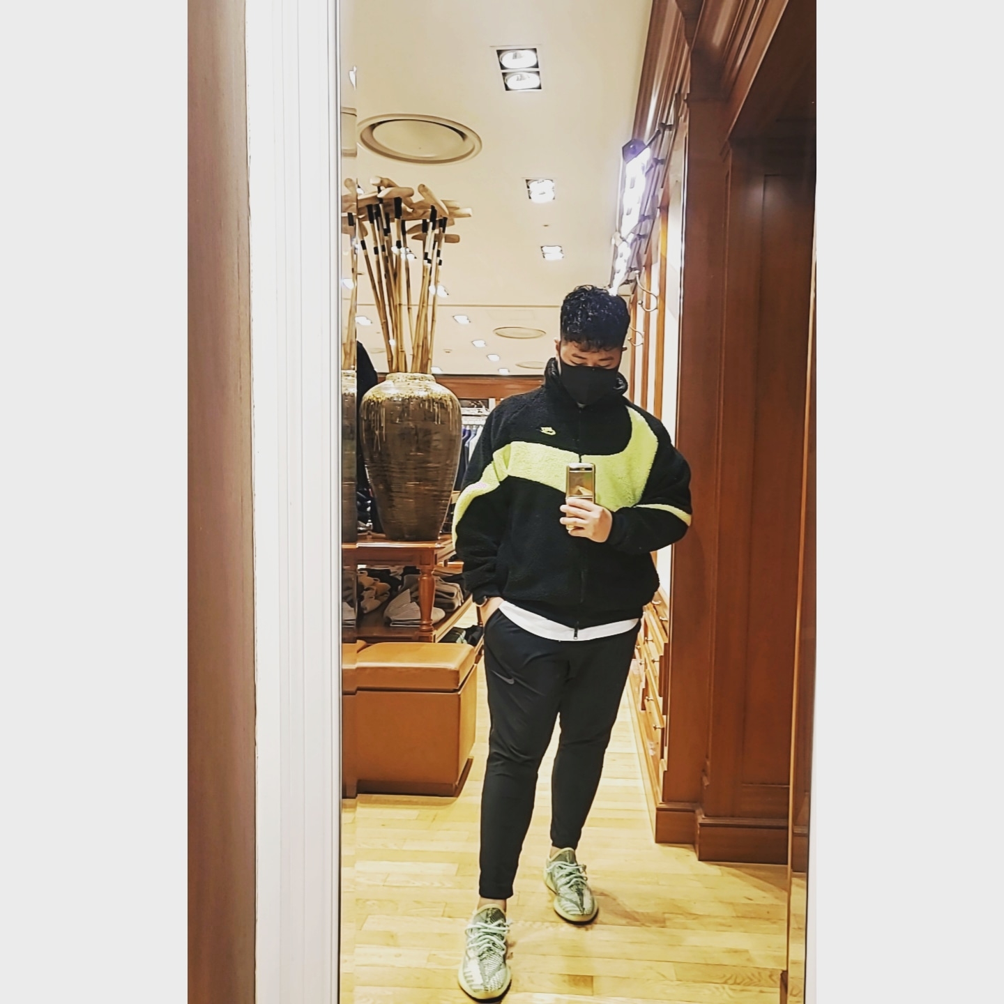 Nike Big Swoosh Full Zip Jacket Black Volt, Adidas Yeezy Boost 350 V2 Yeezreel - Reflective 착용 스타일