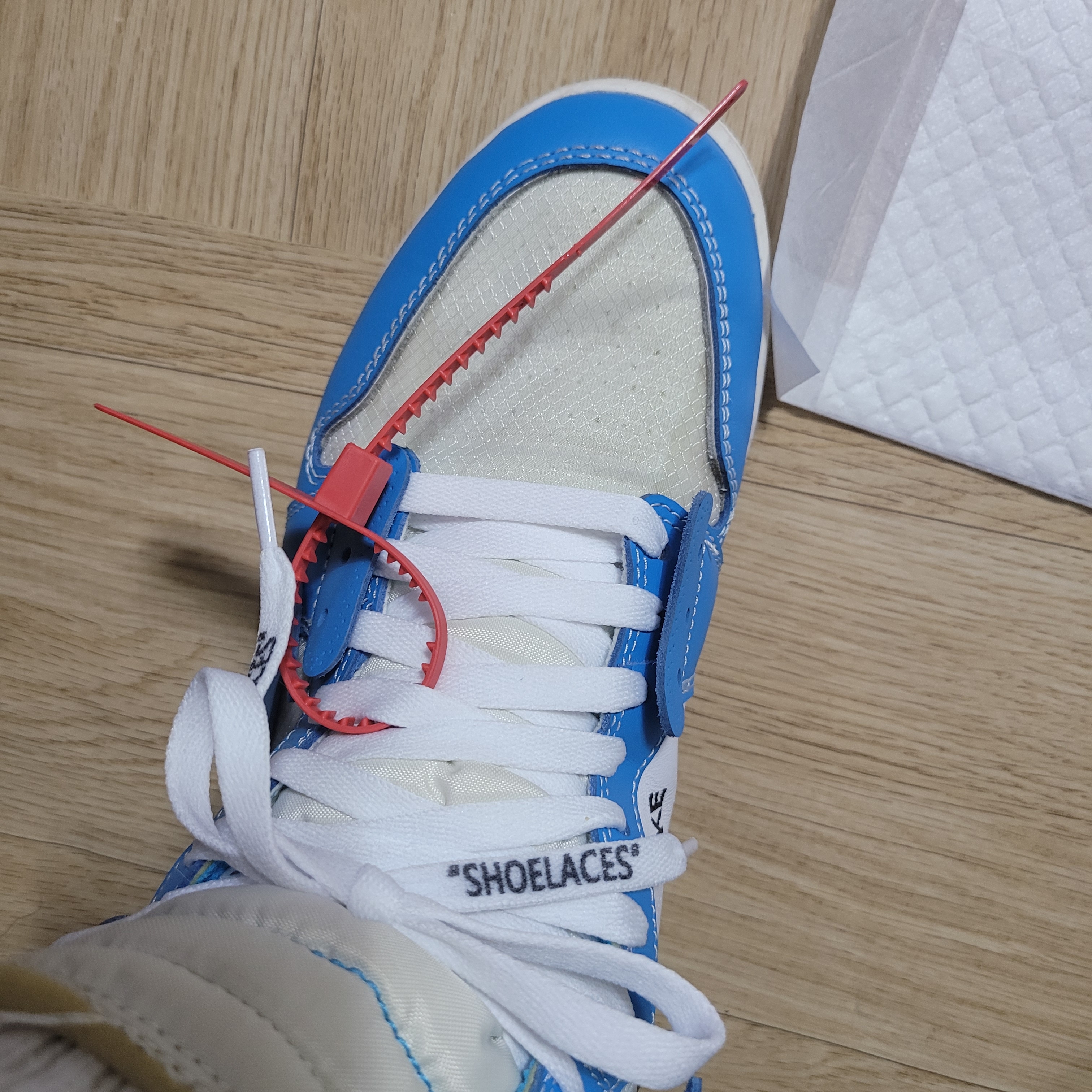Jordan 1 x Off-White Retro High University Blue 착용 스타일