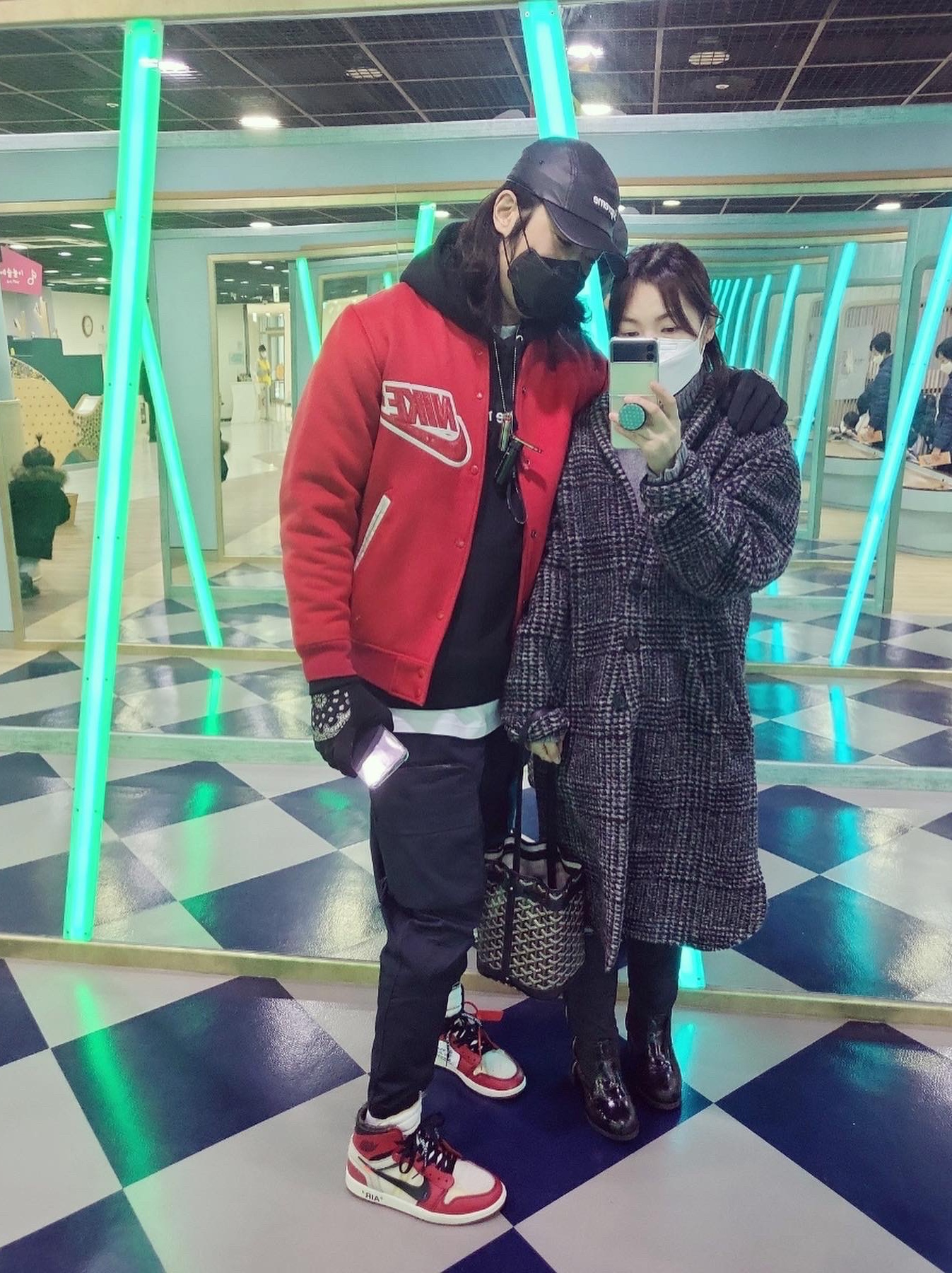 Jordan 1 x Off-White Retro High Chicago The Ten, Supreme Box Logo Hooded Sweatshirt Black - 21FW 착용 스타일 - 3