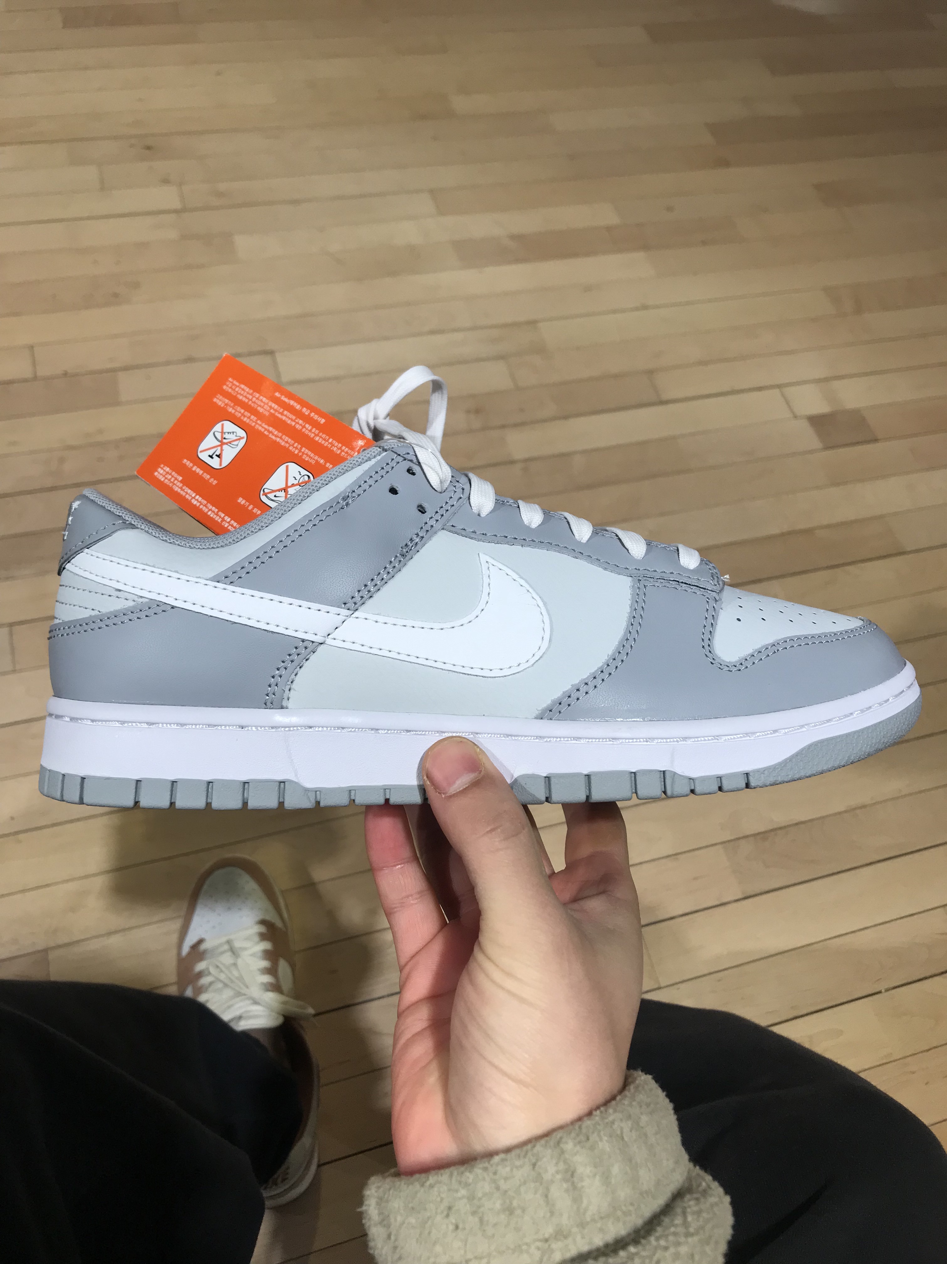 Nike Dunk Low Retro Wolf Grey 착용 스타일 - 4