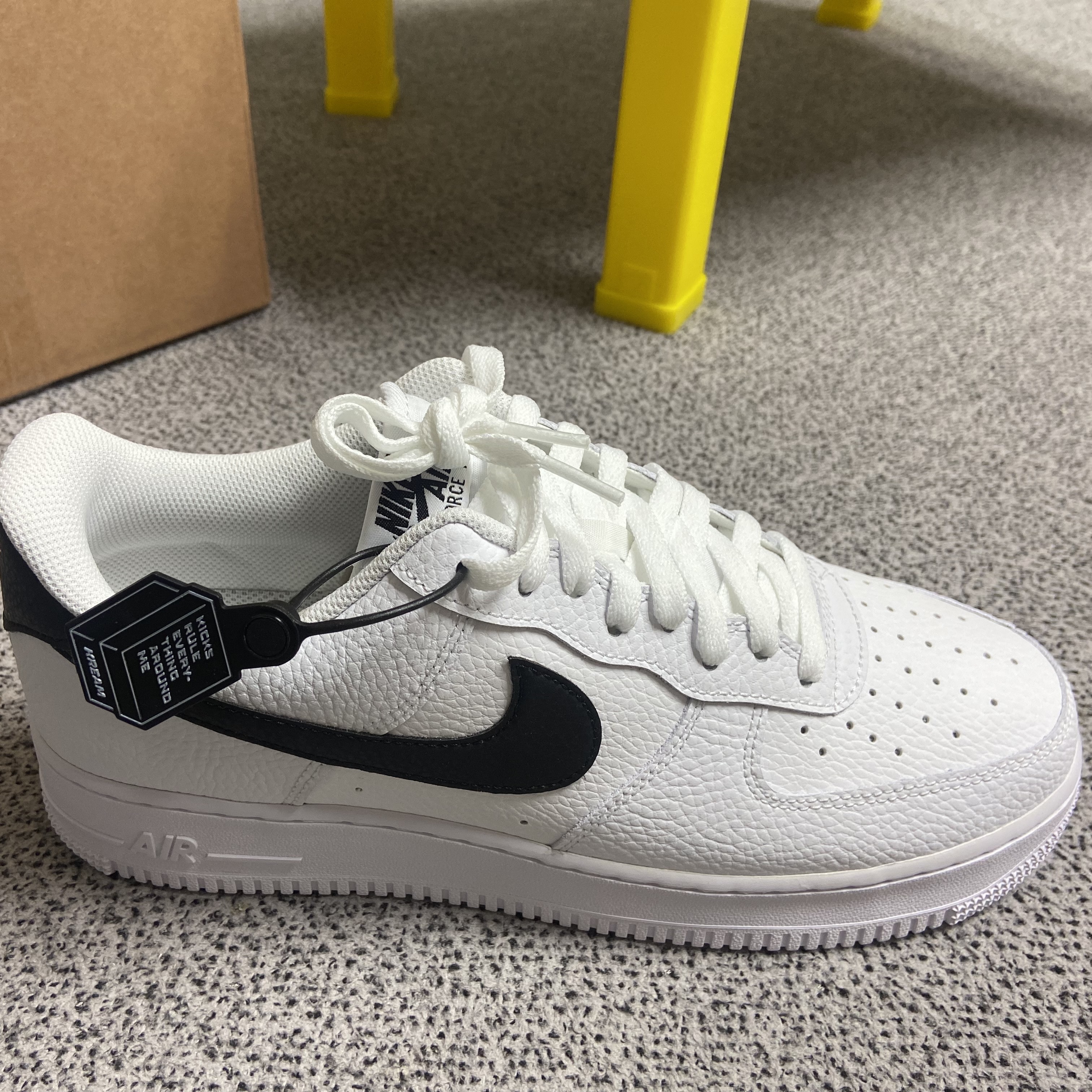 Nike Air Force 1 '07 White Black 착용 스타일