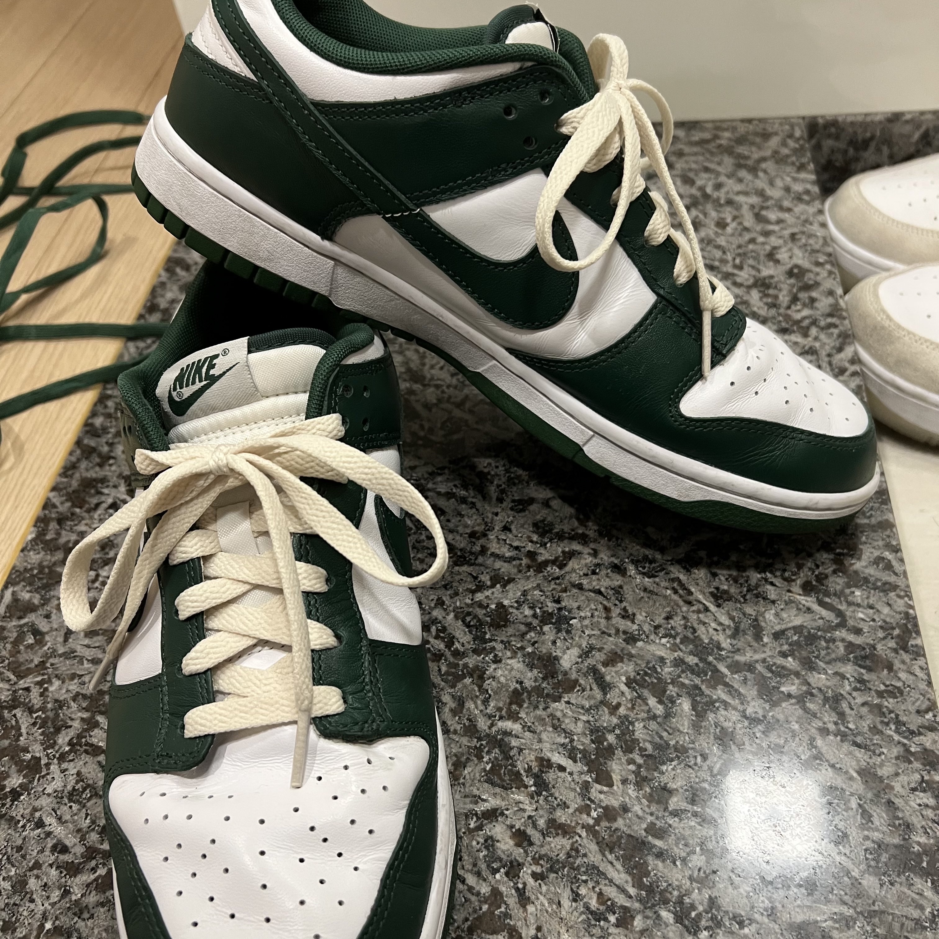 Nike Dunk Low Retro Varsity Green 착용 스타일