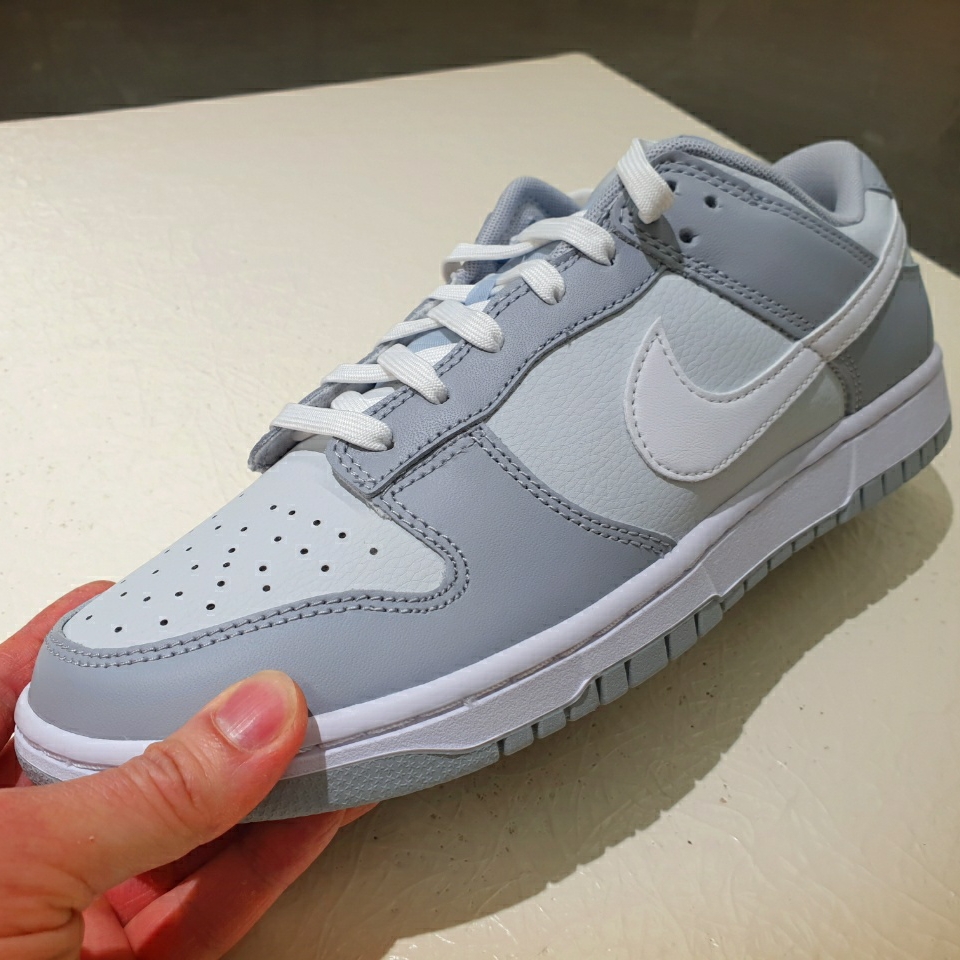 Nike Dunk Low Retro Wolf Grey 착용 스타일 - 2
