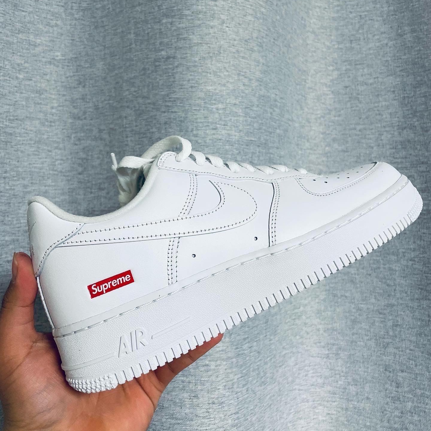 Nike x Supreme Air Force 1 Low White 착용 스타일