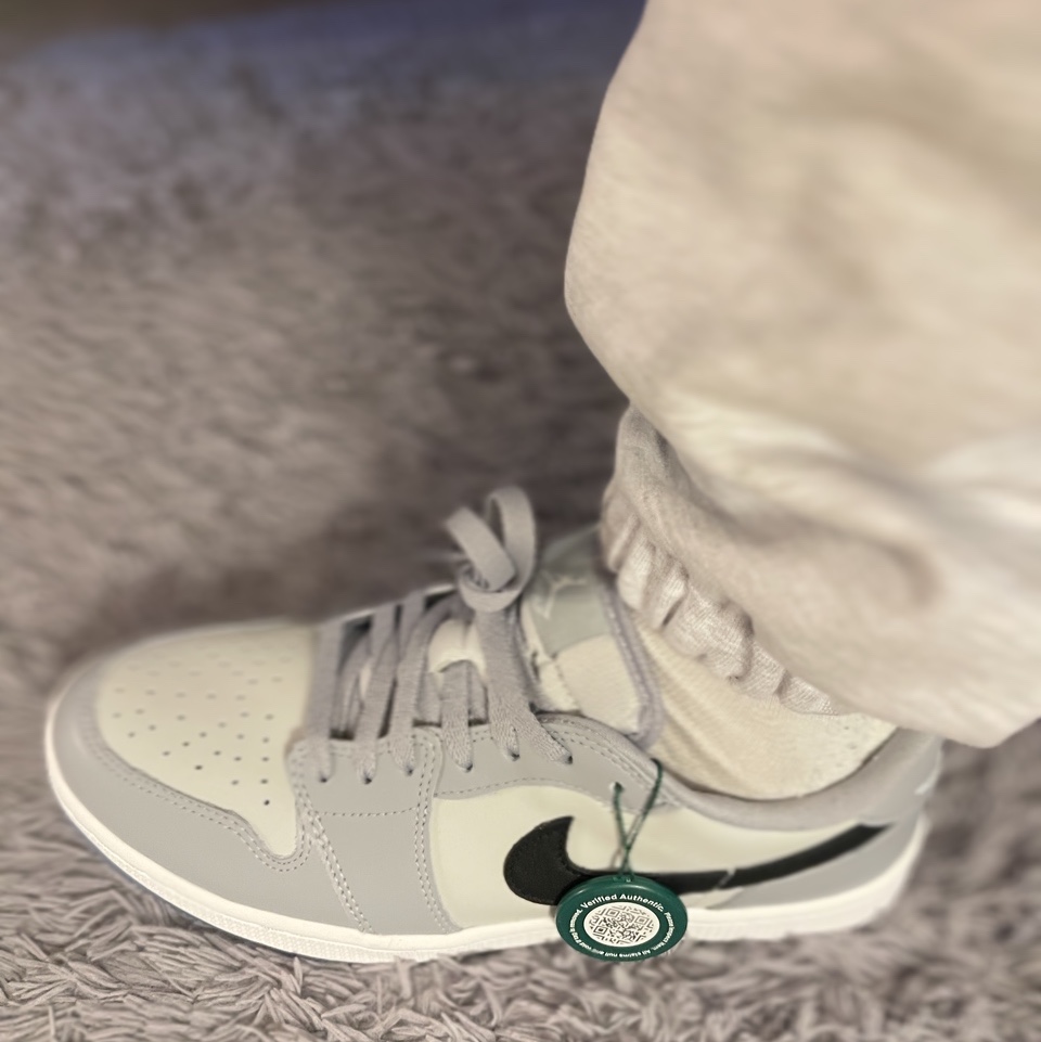 Jordan 1 Low Golf Wolf Grey 착용 스타일 - 5