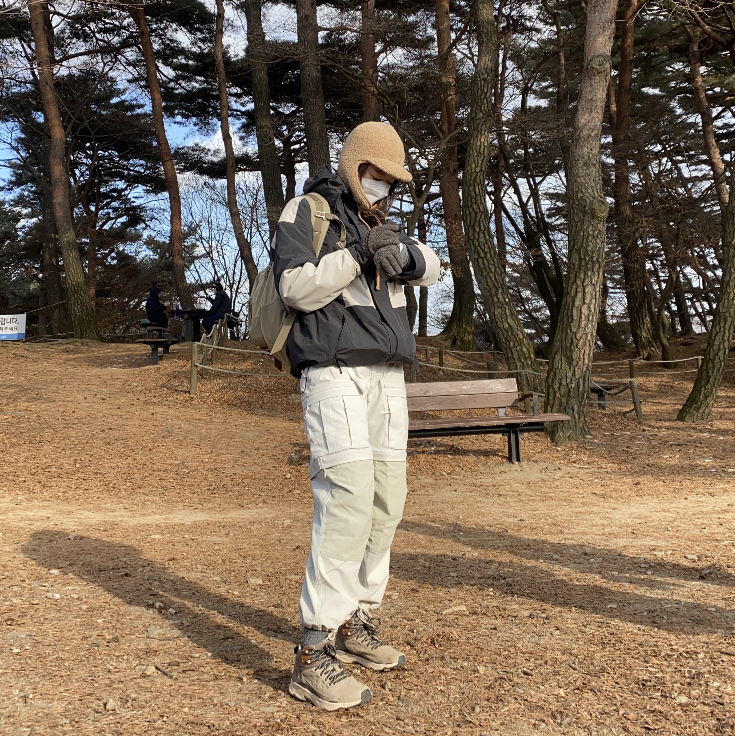 Nike ACG Smith Summit Cargo Pants Light Bone - Asia 착용 스타일