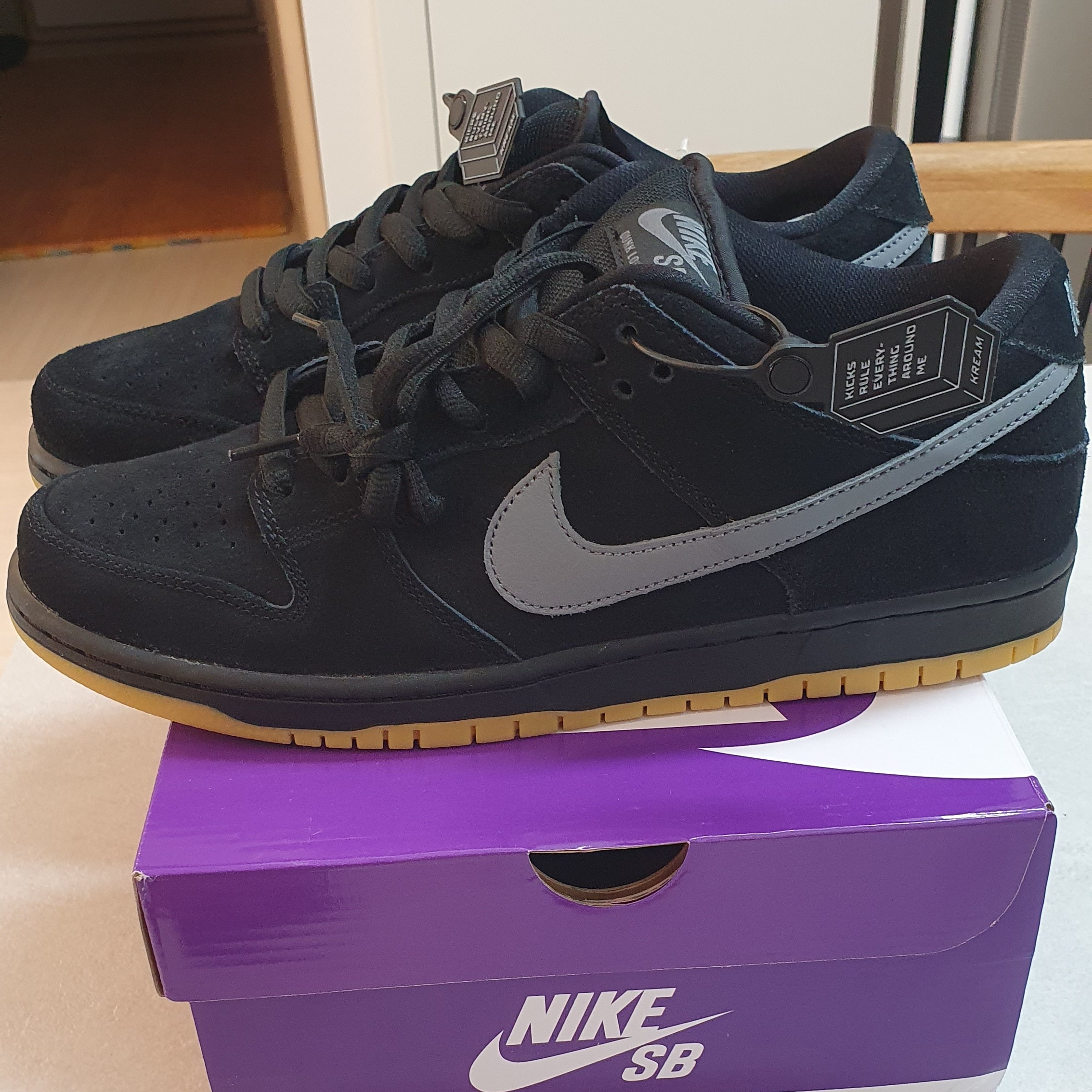 Nike SB Dunk Low Pro Black Cool Grey 착용 스타일 - 2