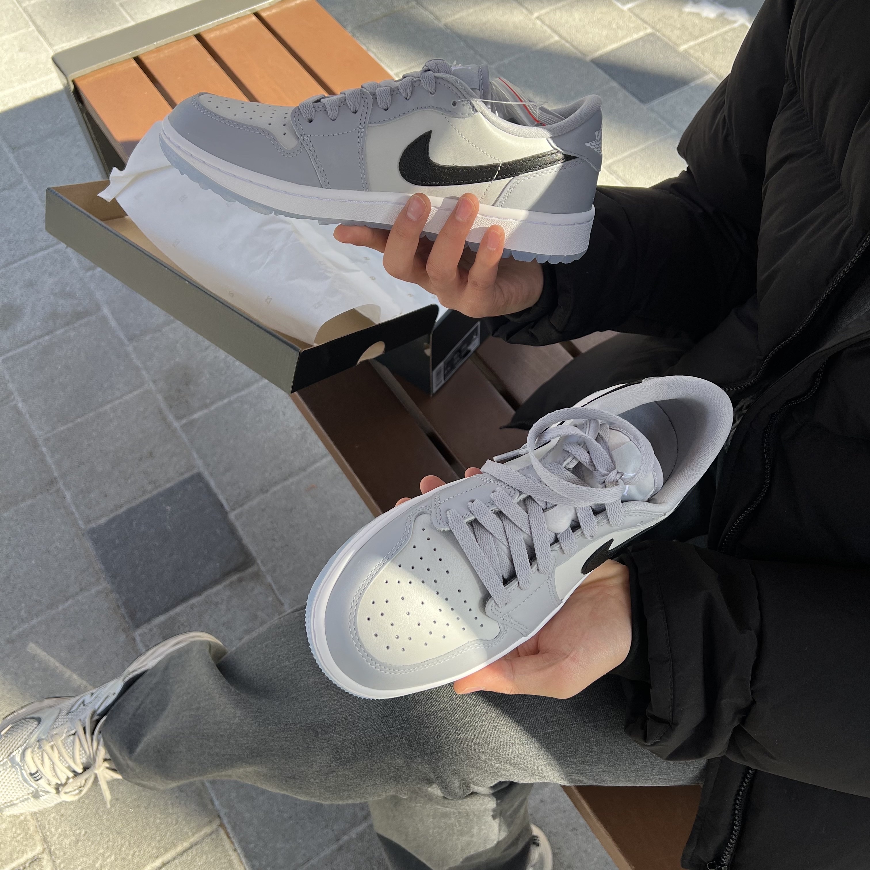 Jordan 1 Low Golf Wolf Grey, New Balance 530 Steel Grey 착용 스타일 - 1