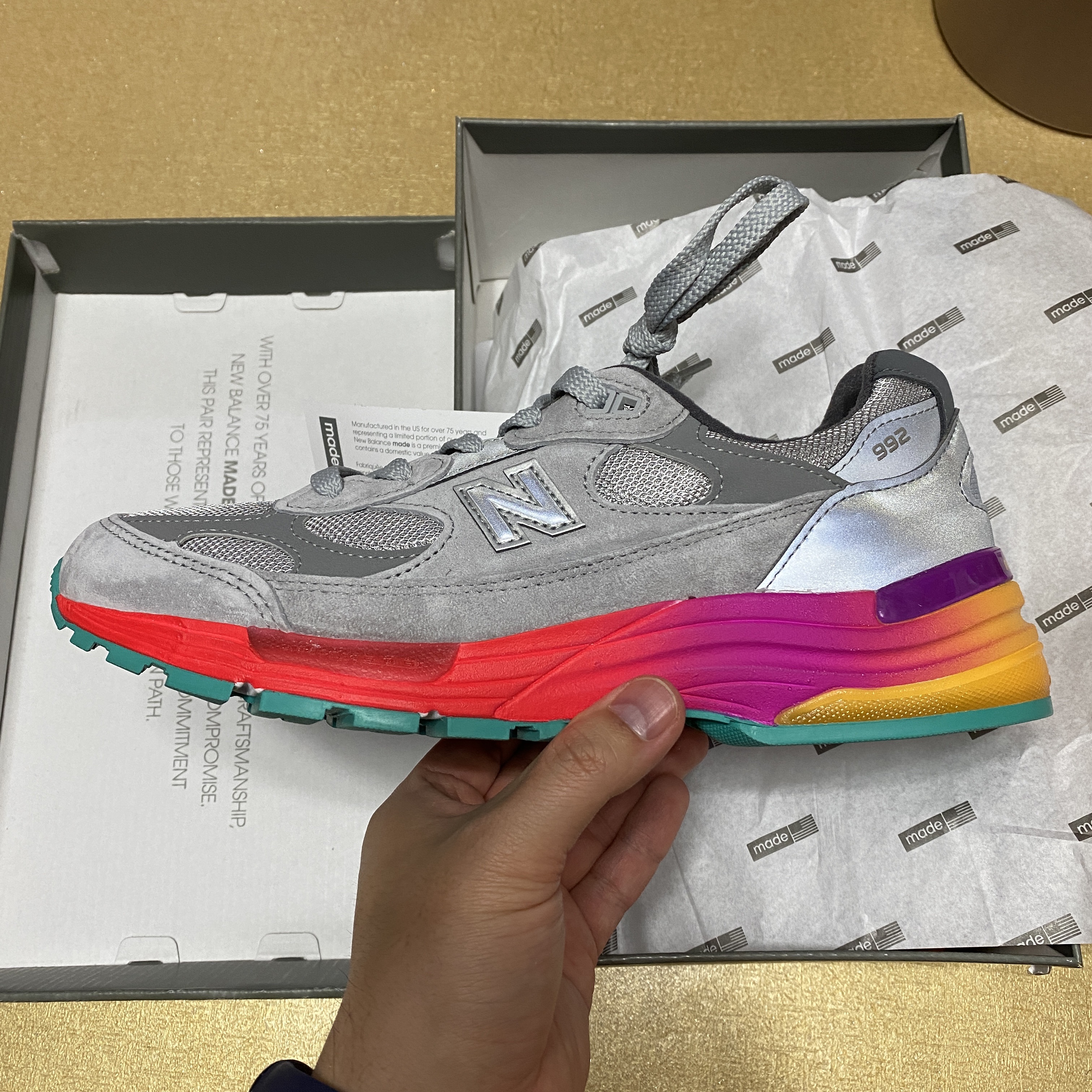 New Balance 992 Made in USA Grey Silver 착용 스타일