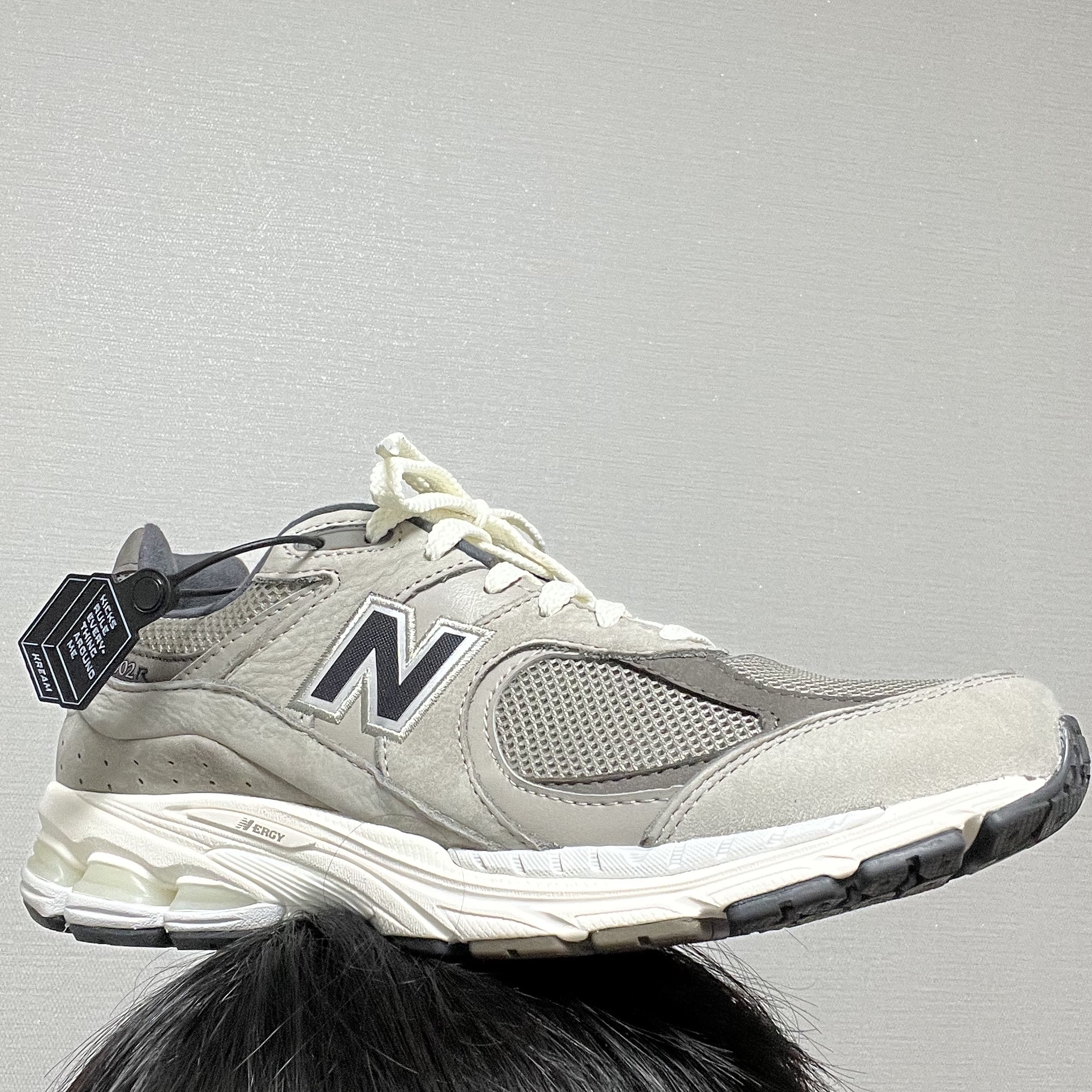 New Balance 2002 Warm Alpaca 착용 스타일