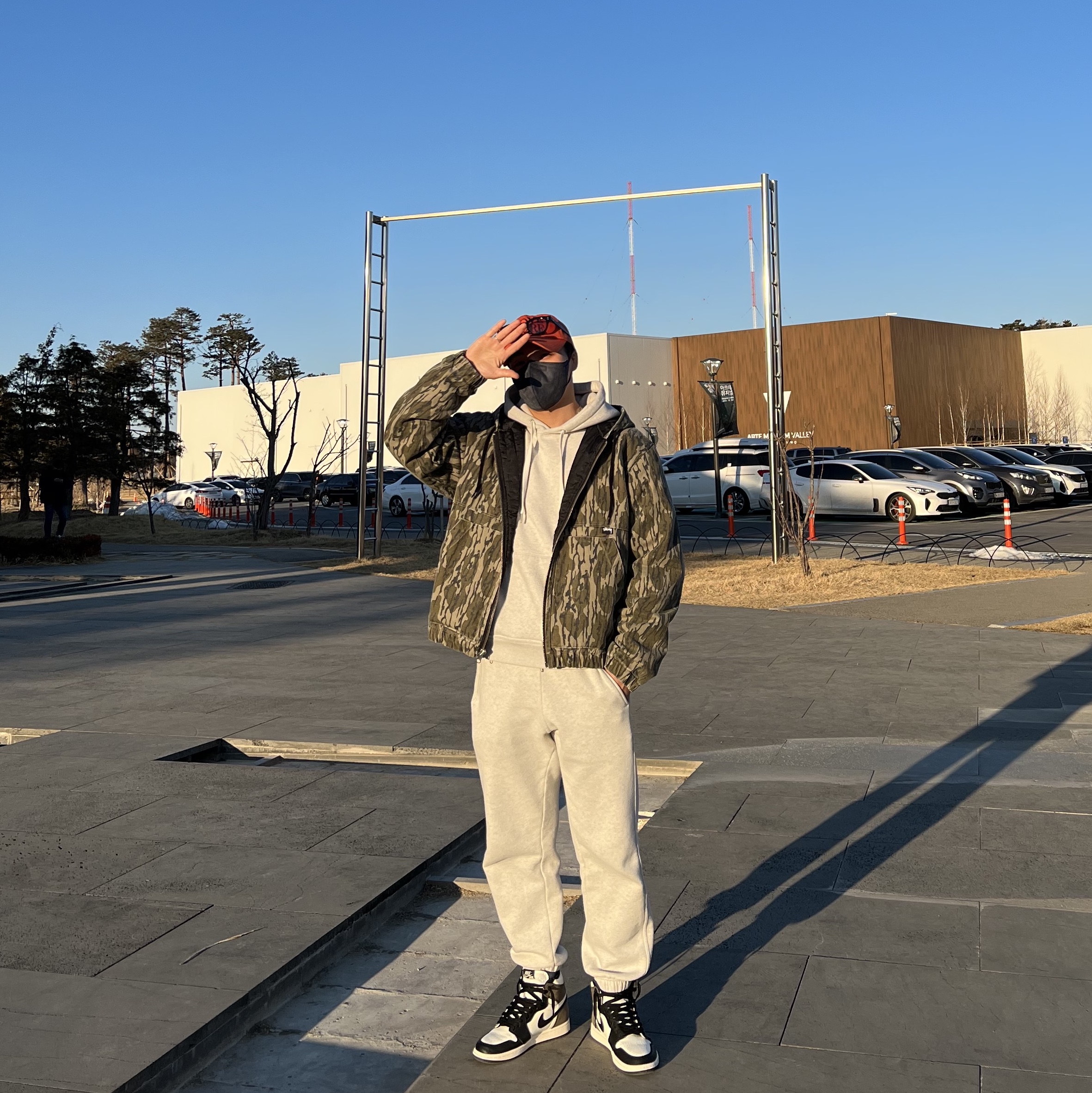 Jordan 1 Retro High OG Black Mocha, Stussy Mossy Oak Insulated Work Jacket Camo 착용 스타일