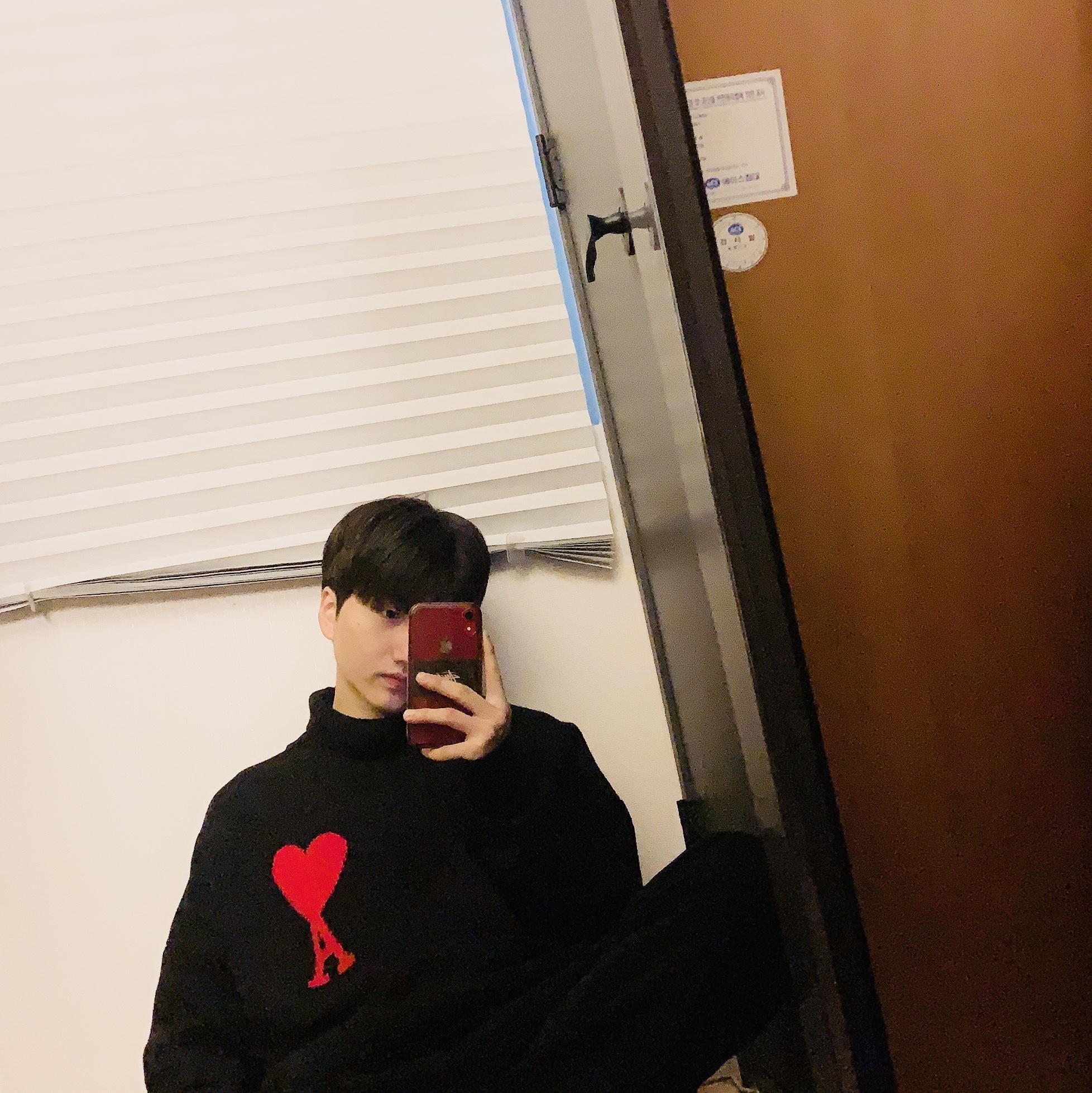 AMI de Coeur Oversize Intarsia Funnel Neck Sweater Black 착용 스타일