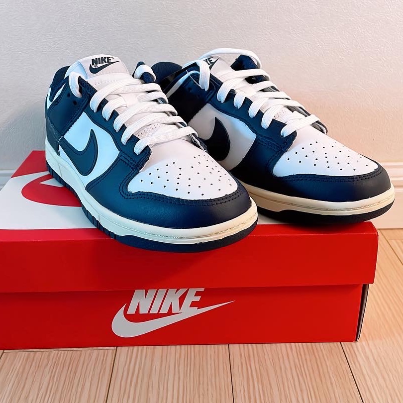 (W) Nike Dunk Low Vintage Midnight Navy 착용 스타일 - 2