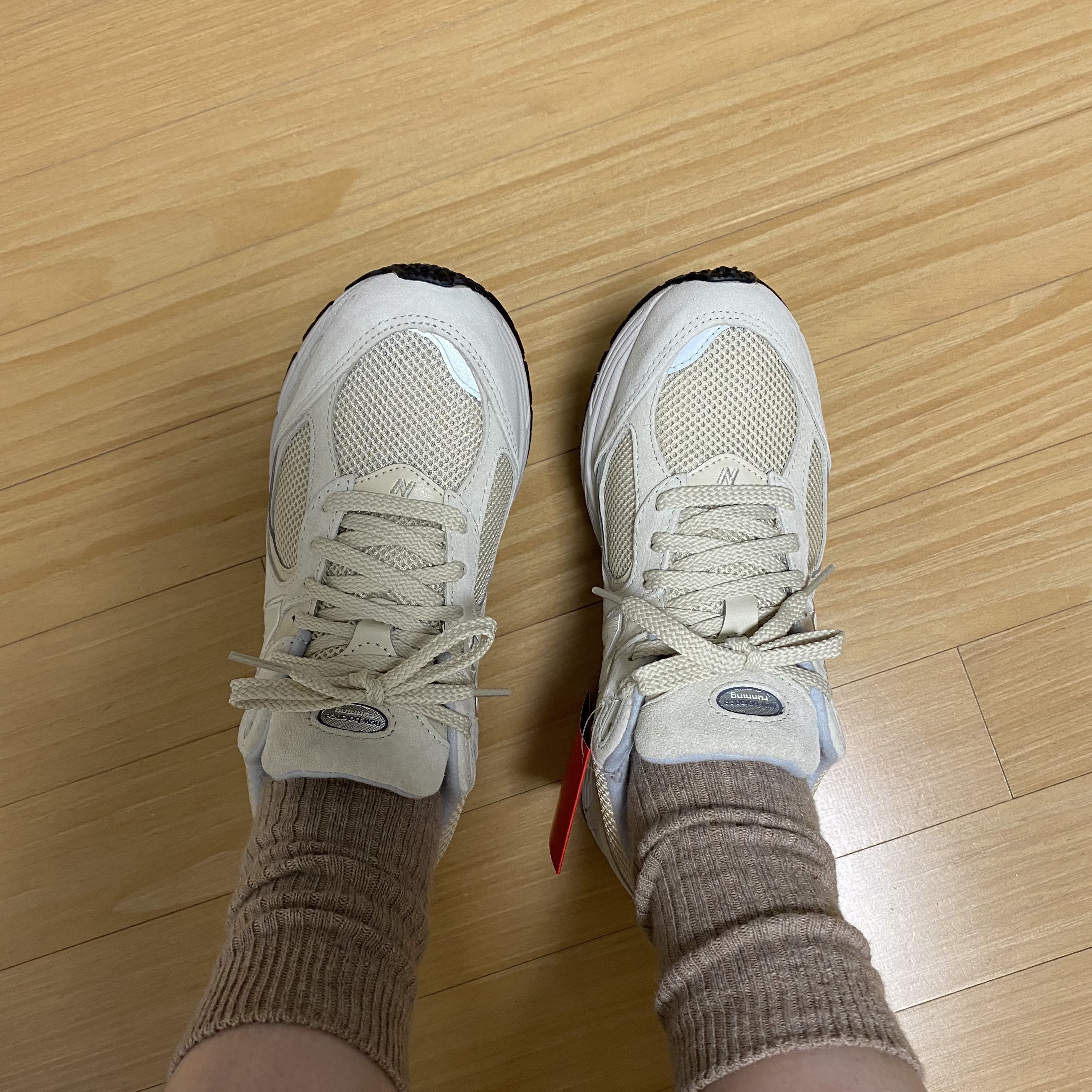 New Balance 2002R Beige Bone 착용 스타일