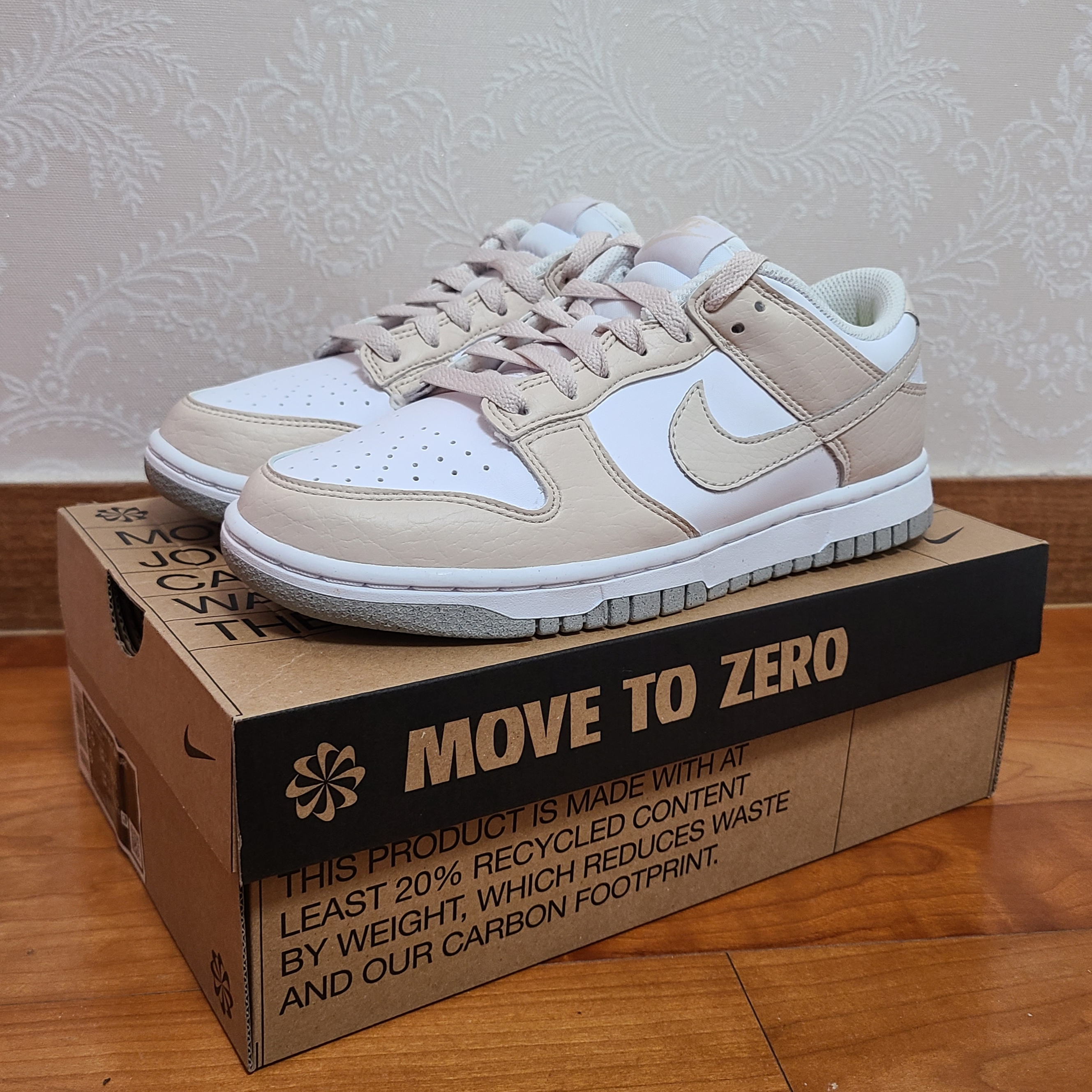(W) Nike Dunk Low Next Nature Light Orewood Brown 착용 스타일 - 1