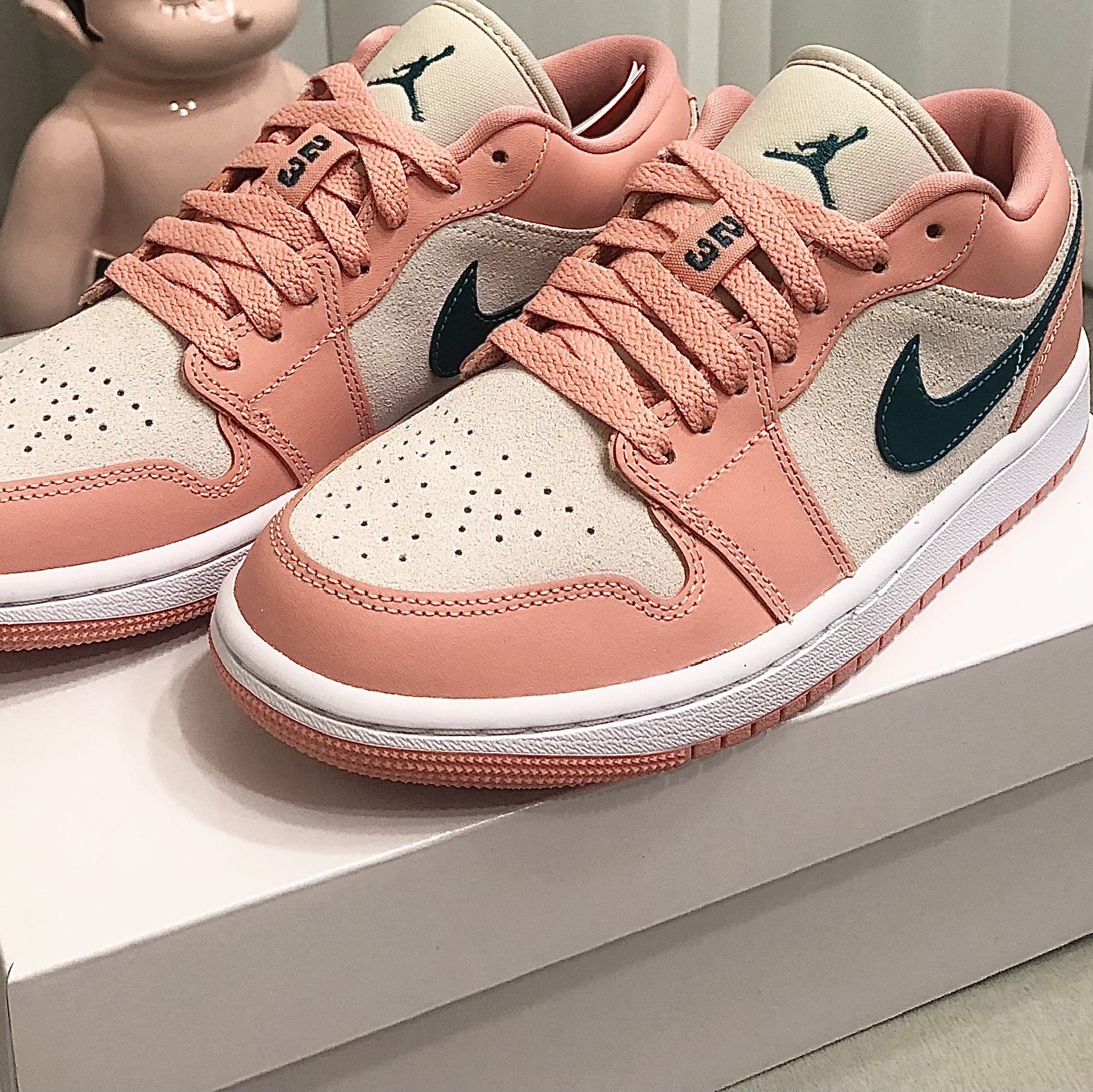 (W) Jordan 1 Low Light Madder Root 착용 스타일 - 1