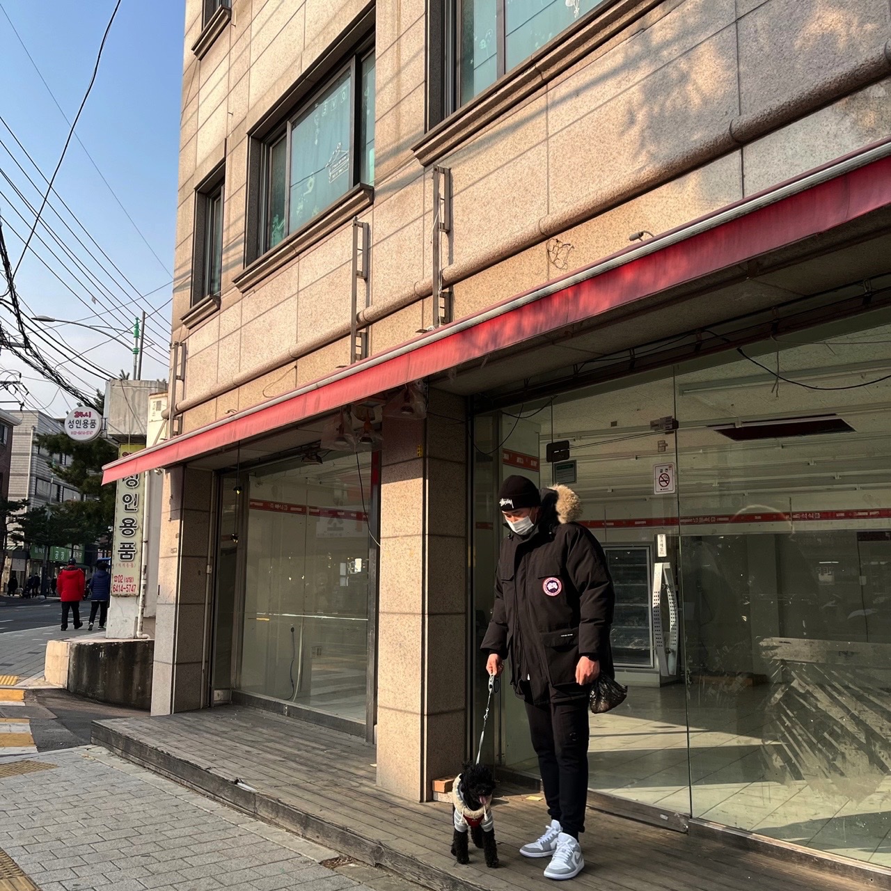 (W) Jordan 1 Low White Wolf Grey, Canada Goose Expedition Parka Black 착용 스타일