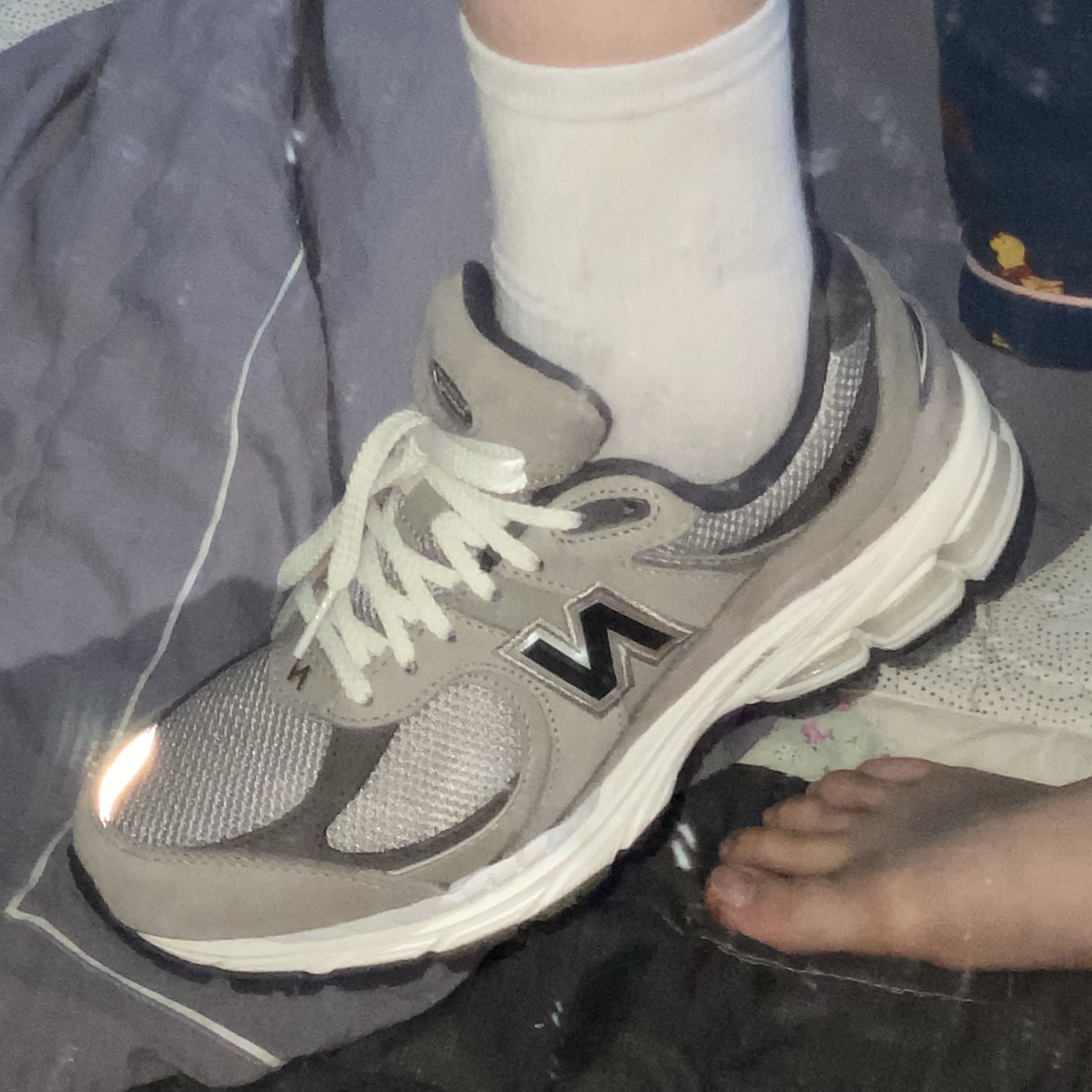 New Balance 2002 Warm Alpaca 착용 스타일 - 2