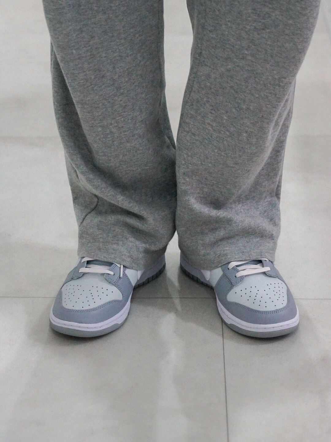 Nike Dunk Low Retro Wolf Grey 착용 스타일 - 1