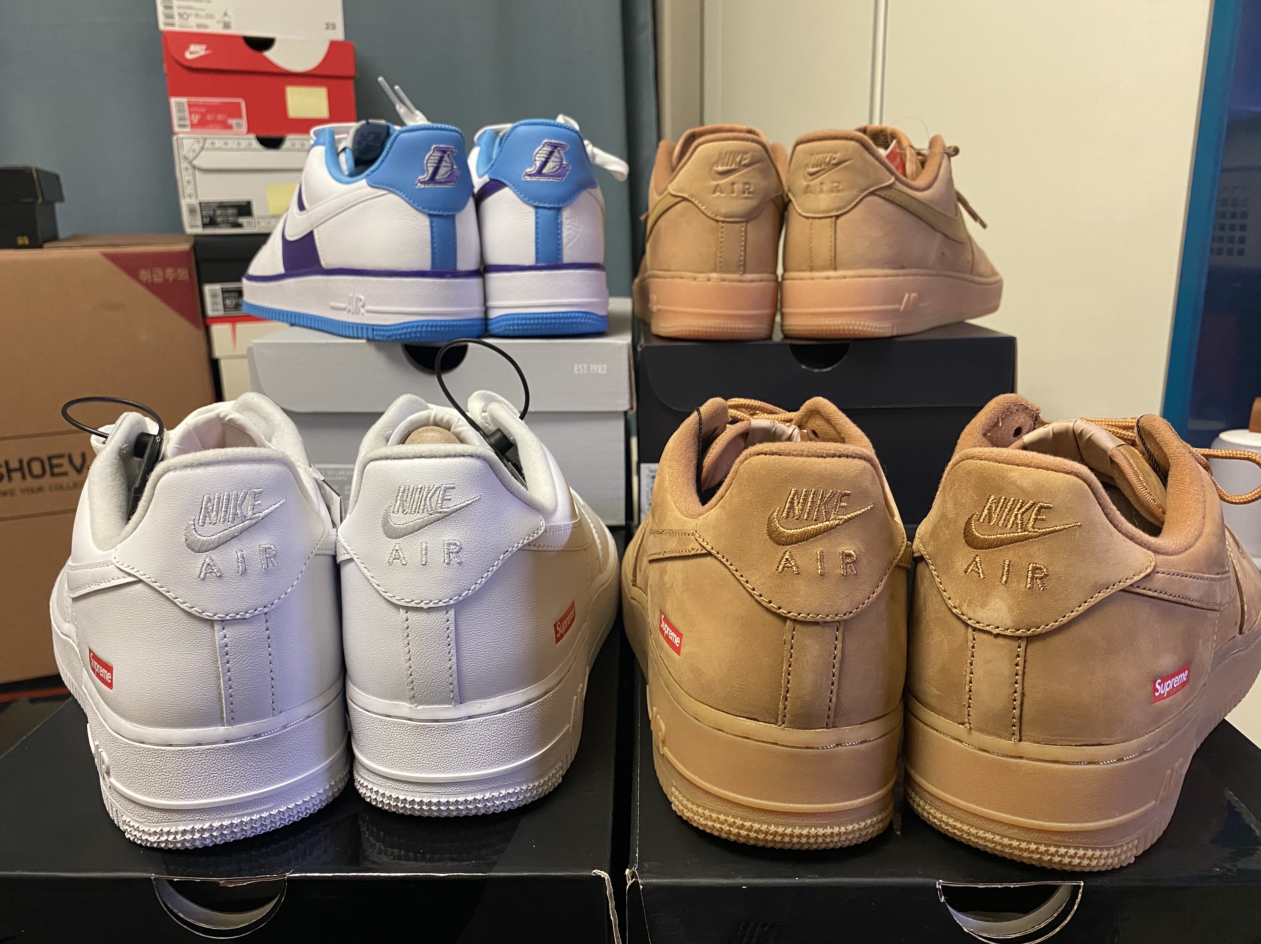 Nike x Supreme Air Force 1 Low Flax, Nike x Supreme Air Force 1 Low White 착용 스타일 - 2