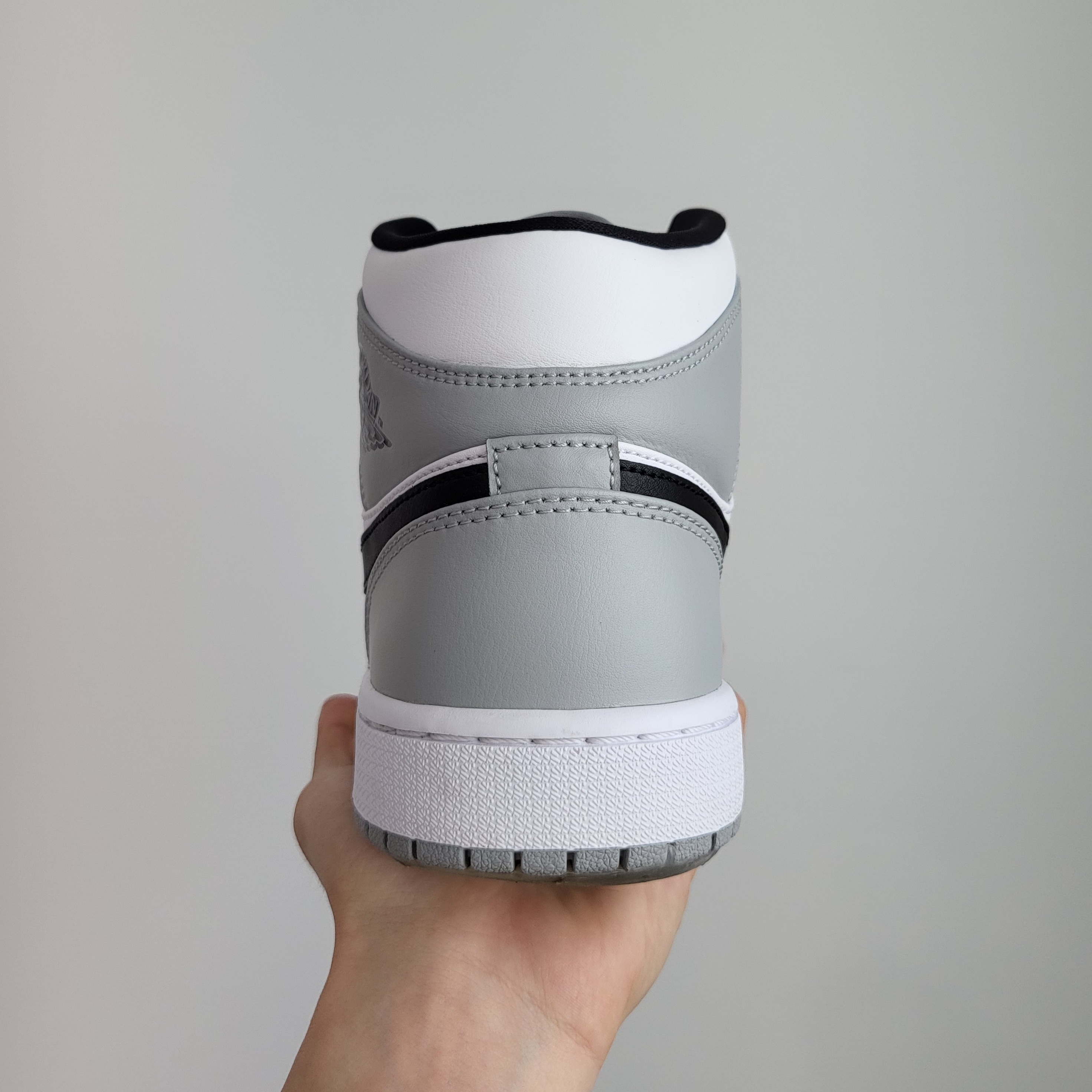 Jordan 1 Mid Light Smoke Grey, (GS) Jordan 1 Mid Light Smoke Grey 착용 스타일 - 4