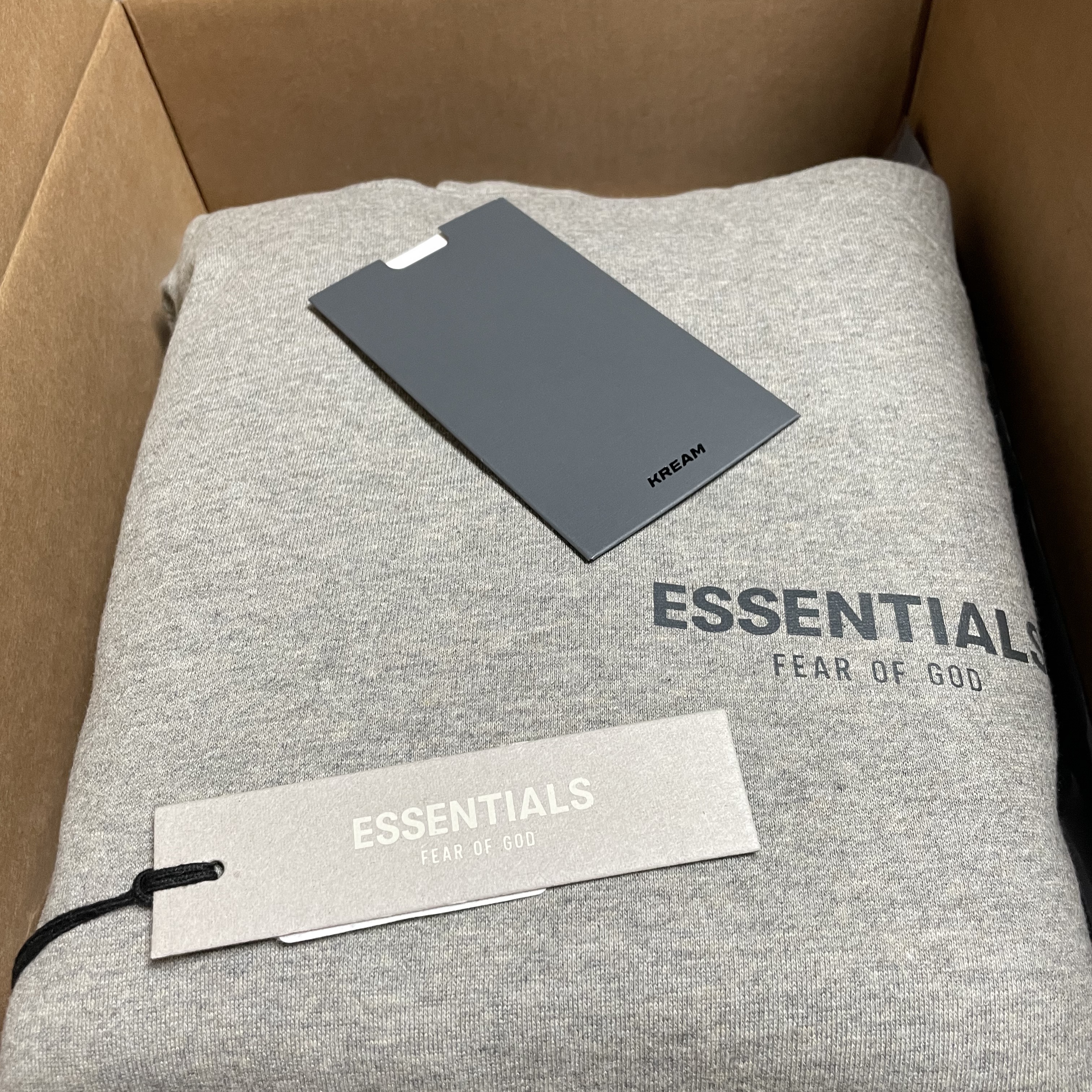 Essentials The Core Collection Pullover Hoodie Heather Oatmeal 착용 스타일