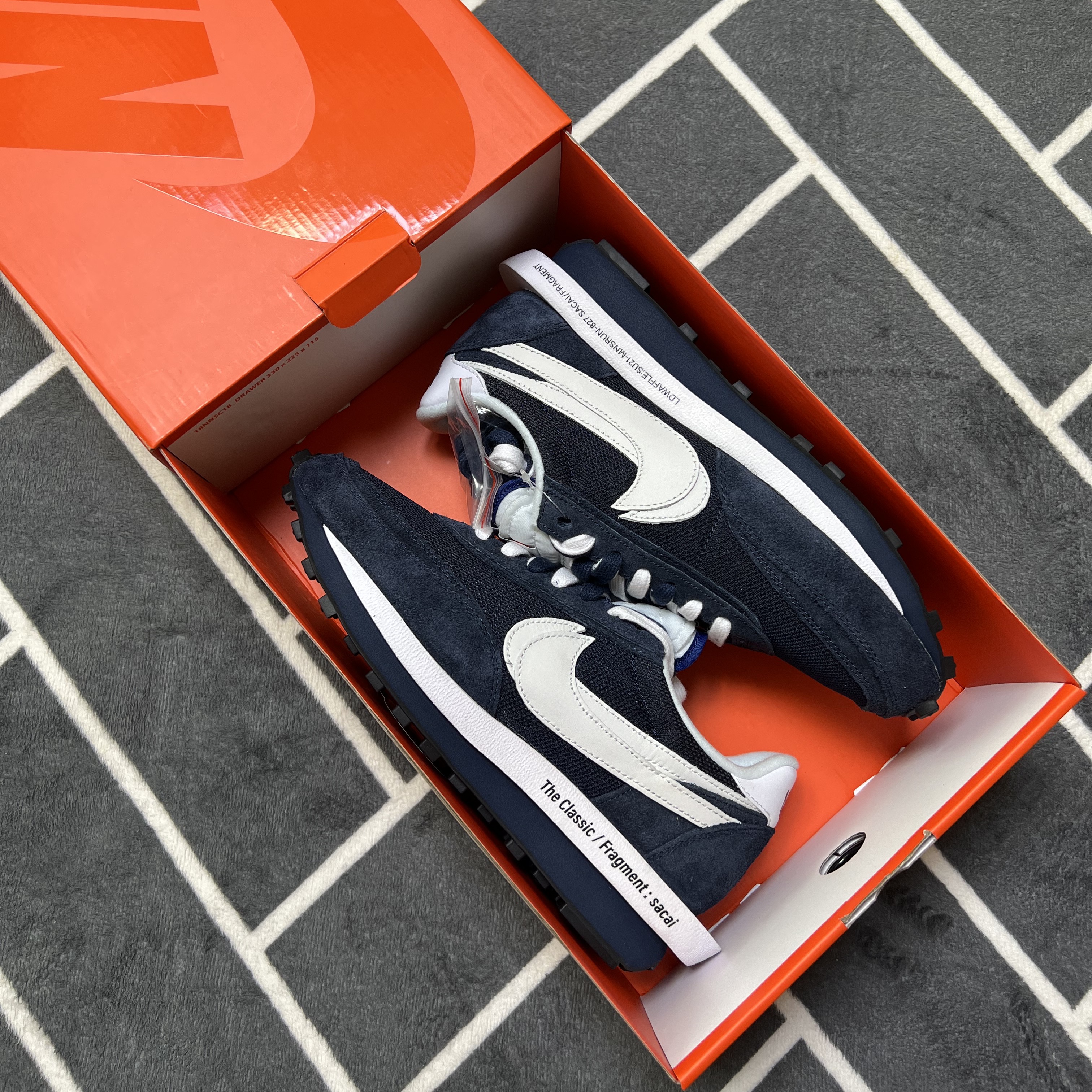 Nike x Sacai x Fragment LDWaffle Blackened Blue 착용 스타일 - 2