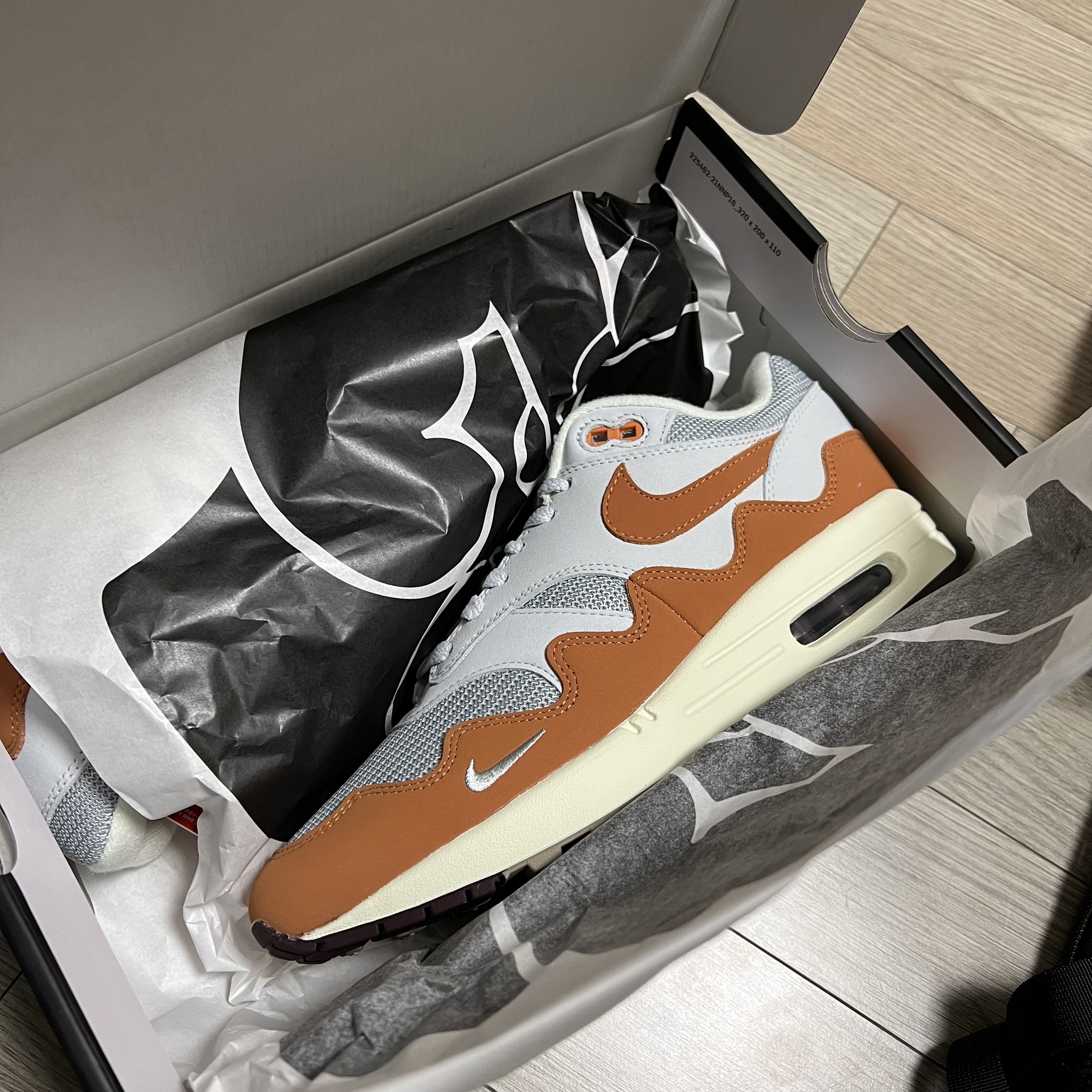 Nike x Patta Air Max 1 Monarch 착용 스타일
