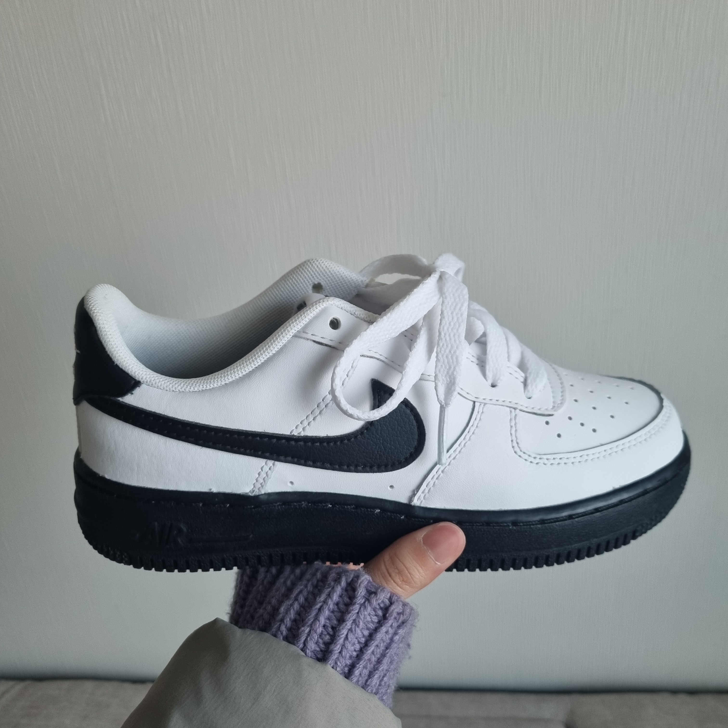 Nike Air Force 1 Low White Black Midsole, (GS) Nike Air Force 1 Low White Black Midsole 착용 스타일 - 2