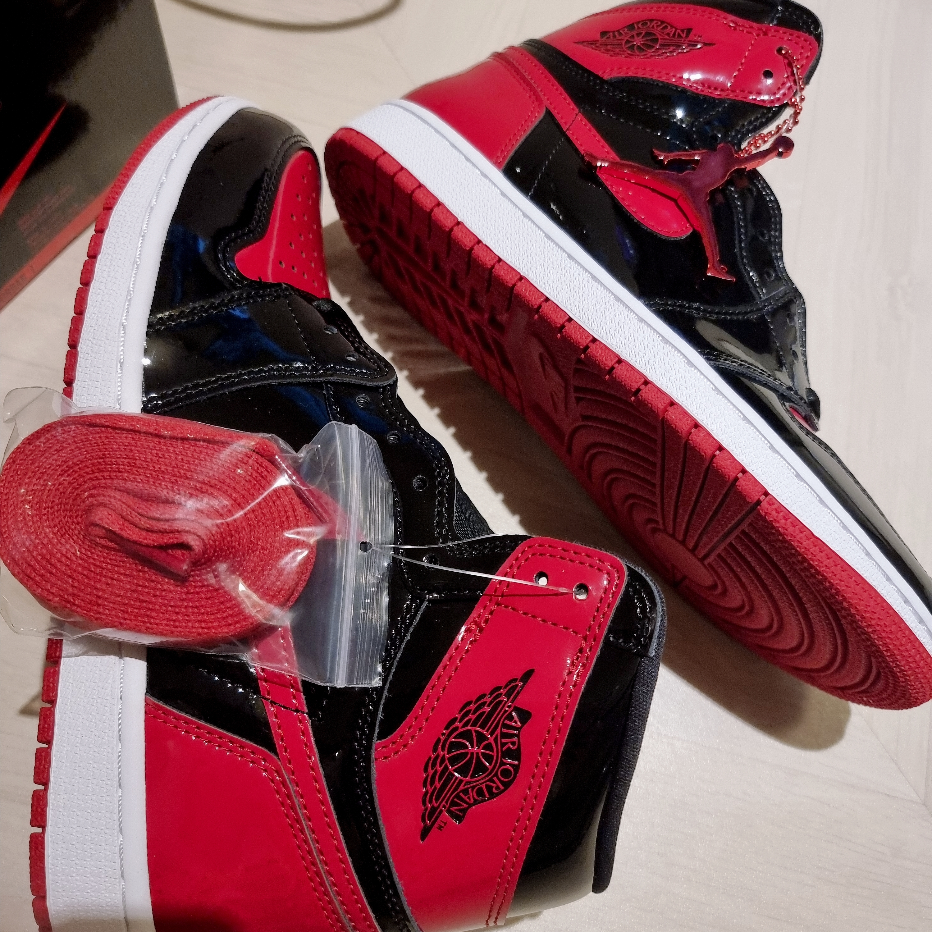 Jordan 1 Retro High OG Patent Bred 착용 스타일 - 2