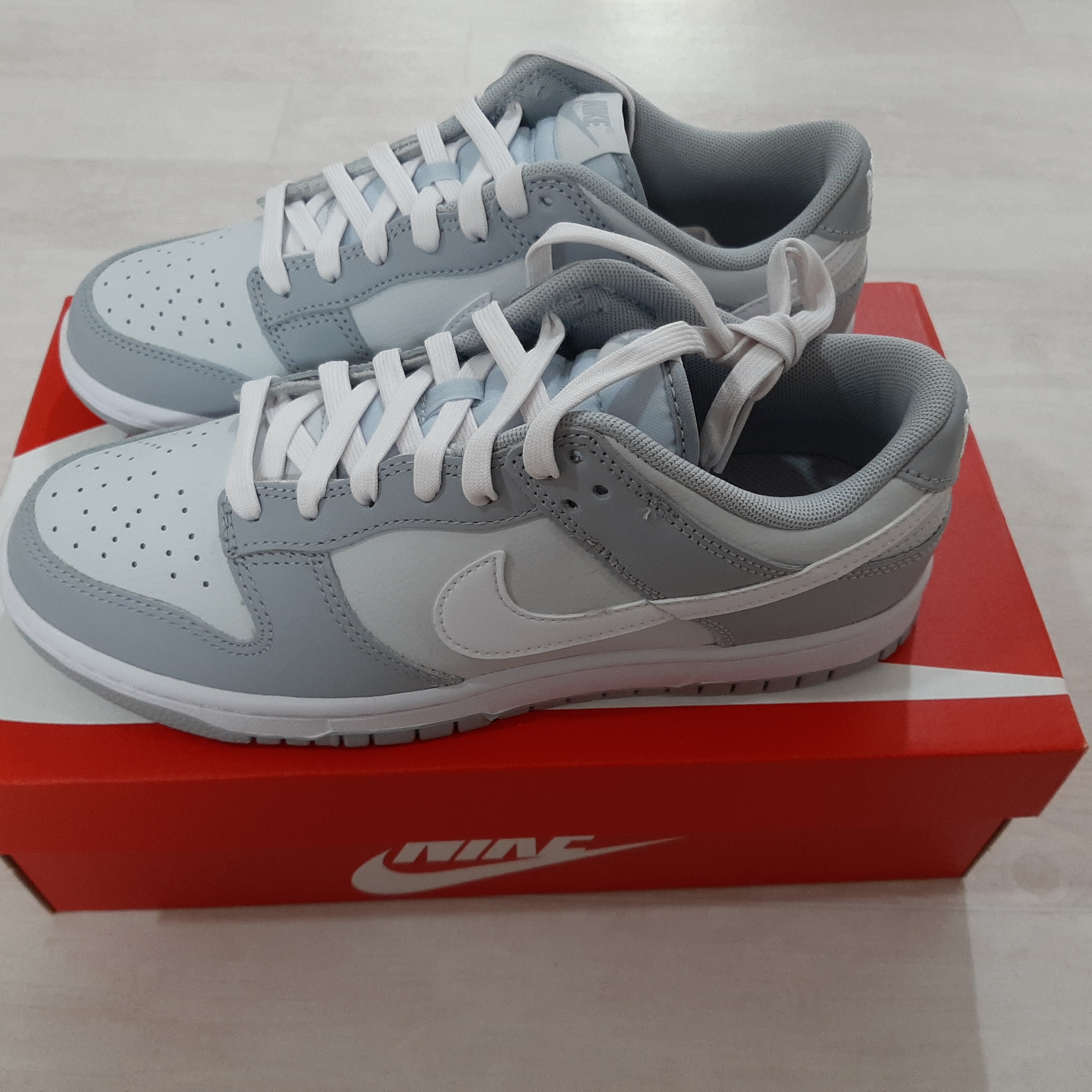 Nike Dunk Low Retro Wolf Grey 착용 스타일 - 2