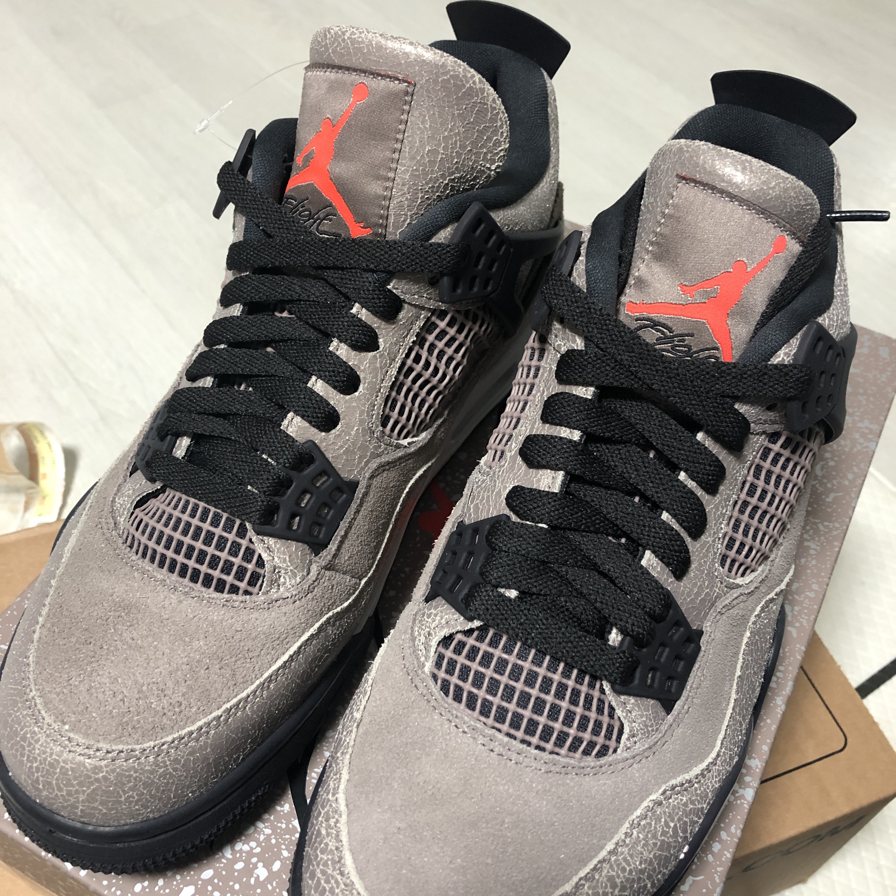 Jordan 4 Retro Taupe Haze 착용 스타일 - 2