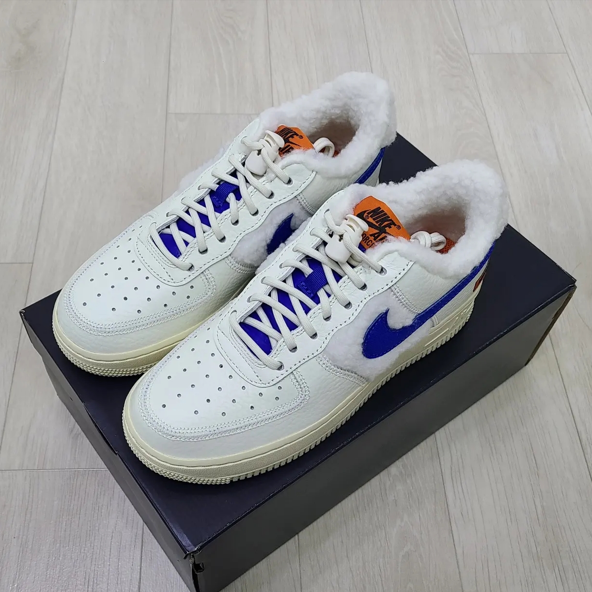 (W) Nike Air Force 1 '07 Sherpa Fleece 착용 스타일 - 2